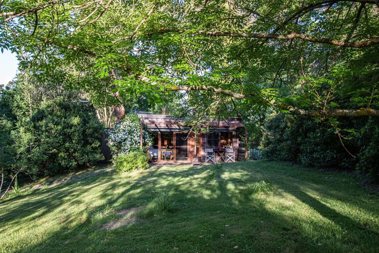 braeside-mt-macedon-cabin-garden-view-1.jpg