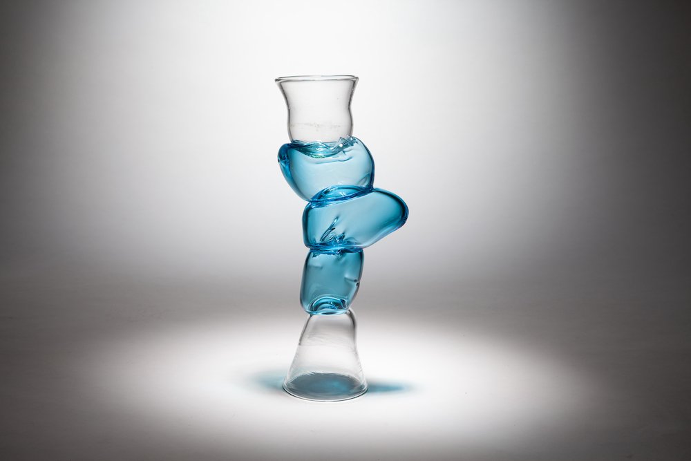 gordon-studio-glass-glassart-glassblowing-kingscup23-blue-handle.jpg