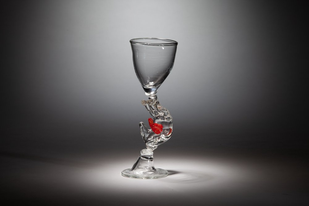 gordon-studio-glass-glassart-glassblowing-kingscup23-heart-hand.jpg