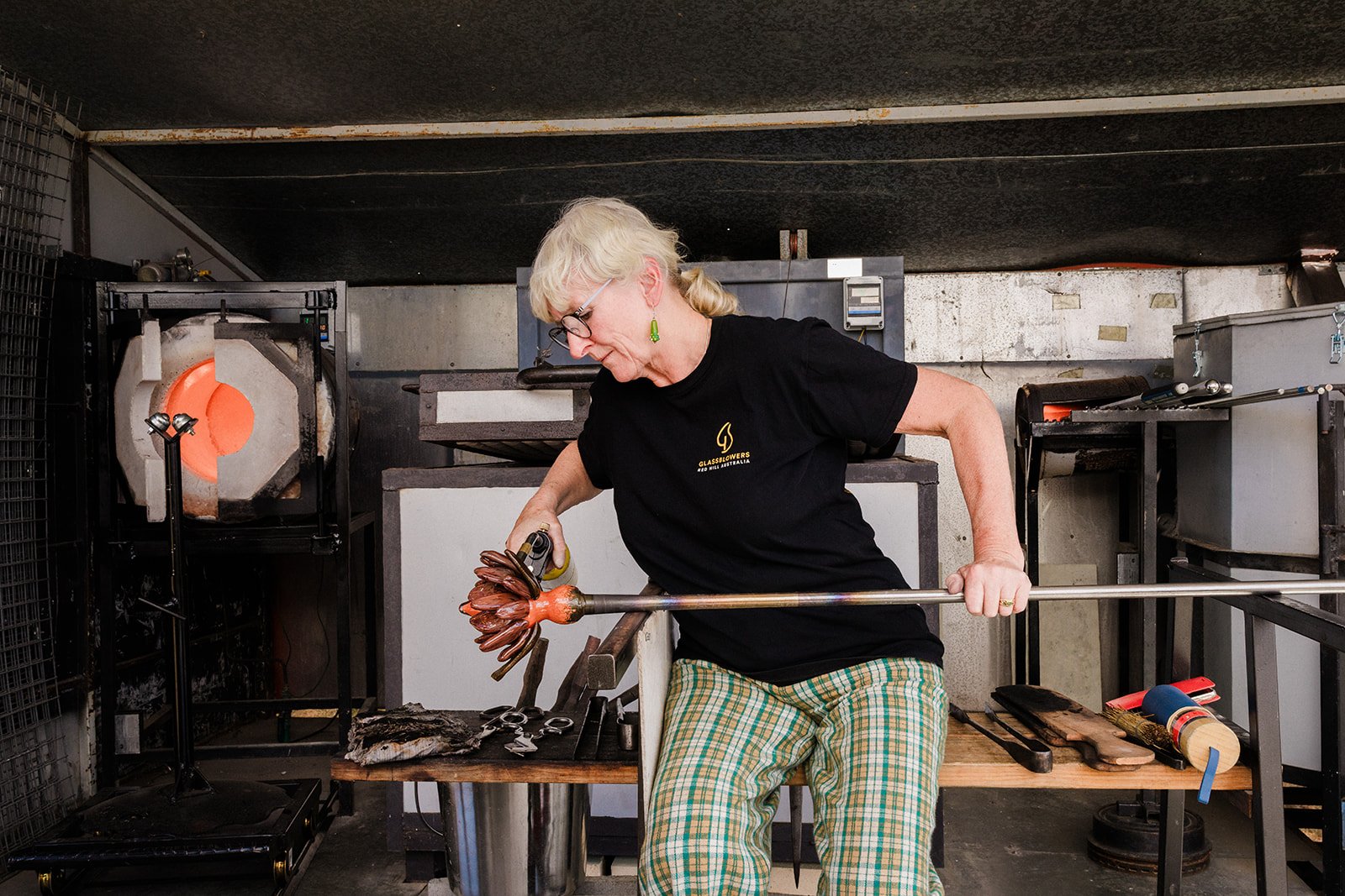 Lachy-Scallion-AUSGLASS-GORDON-STudio-glassblowers5.jpg