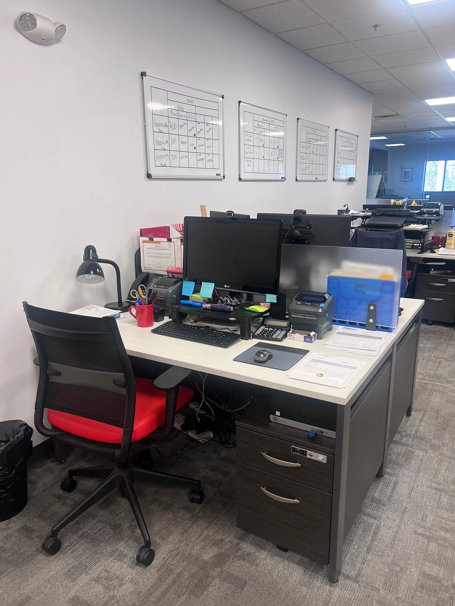 Increasing Work Productivity by Decluttering The Office Workspace