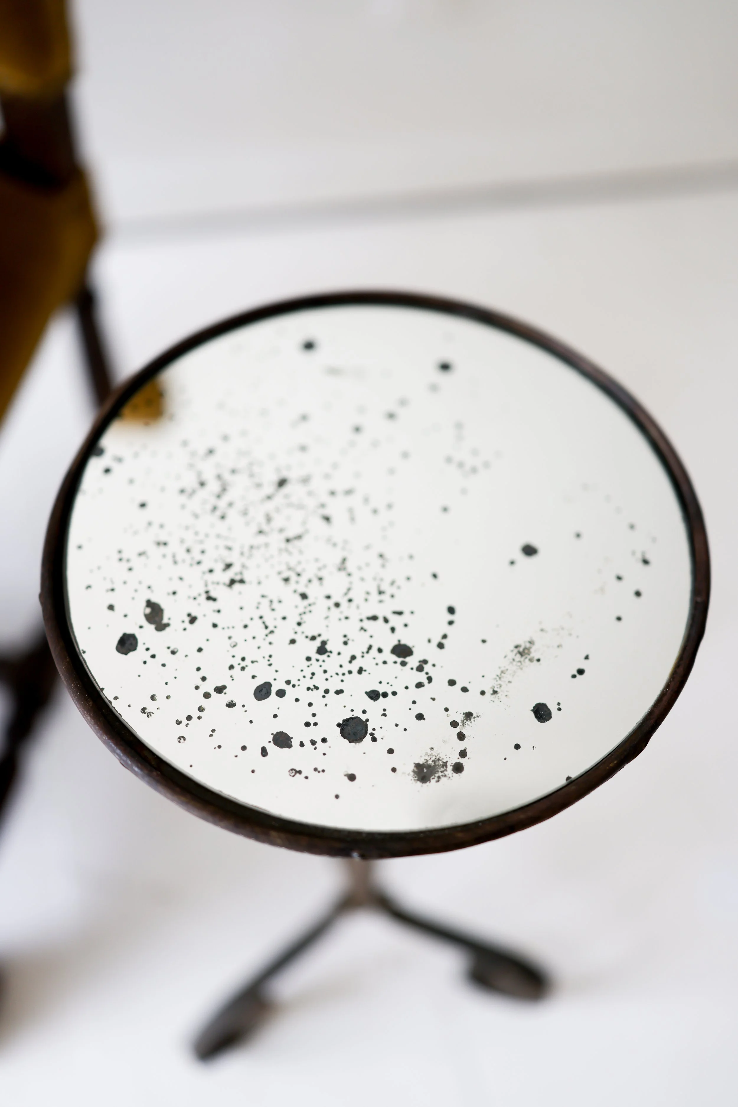 MIDCENTURY METAL COCKTAIL TABLE WITH MIRRORED TOP