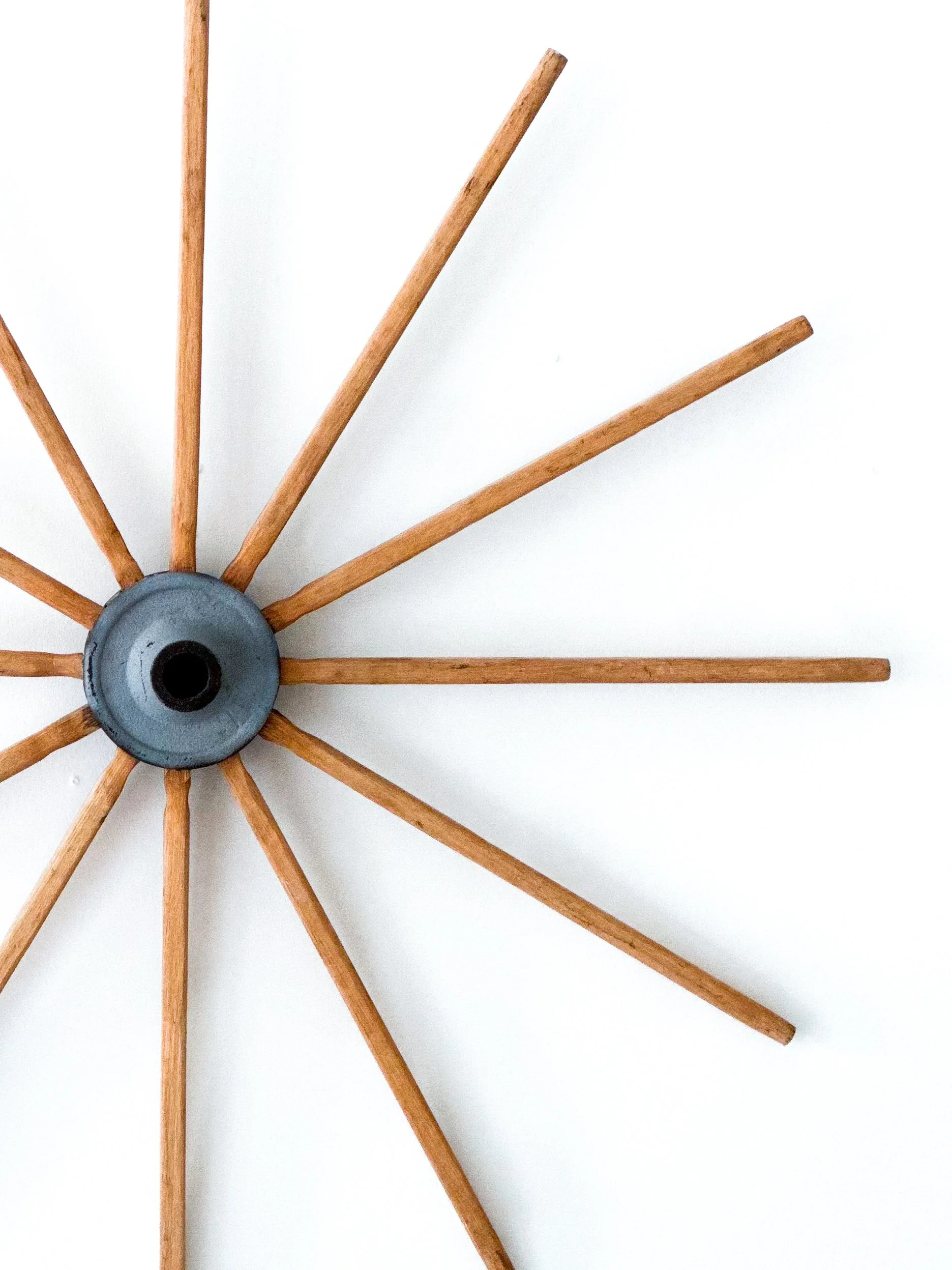 VINTAGE WOODEN SPOKE