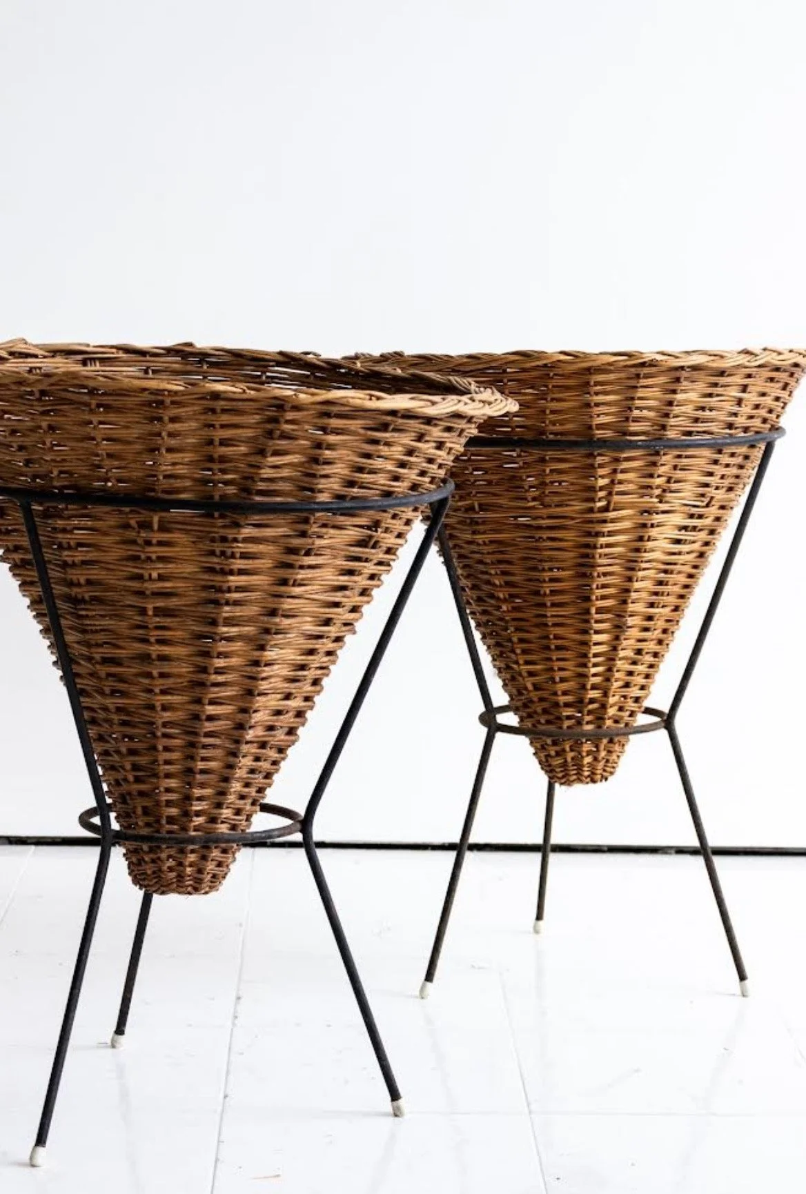 VINTAGE FRENCH BASKET IN CYSTOM METAL STAND