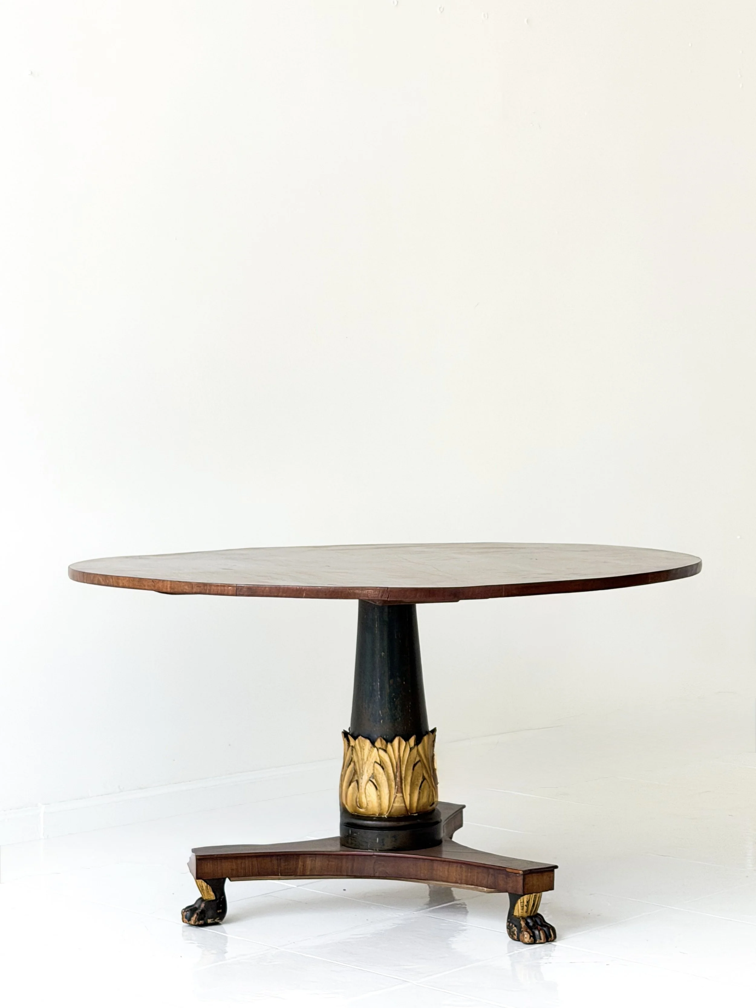 ANTIQUE EMPIRE ROUND TABLE WITH CLAW FEET AND GILDED DETAIL; FRANCE