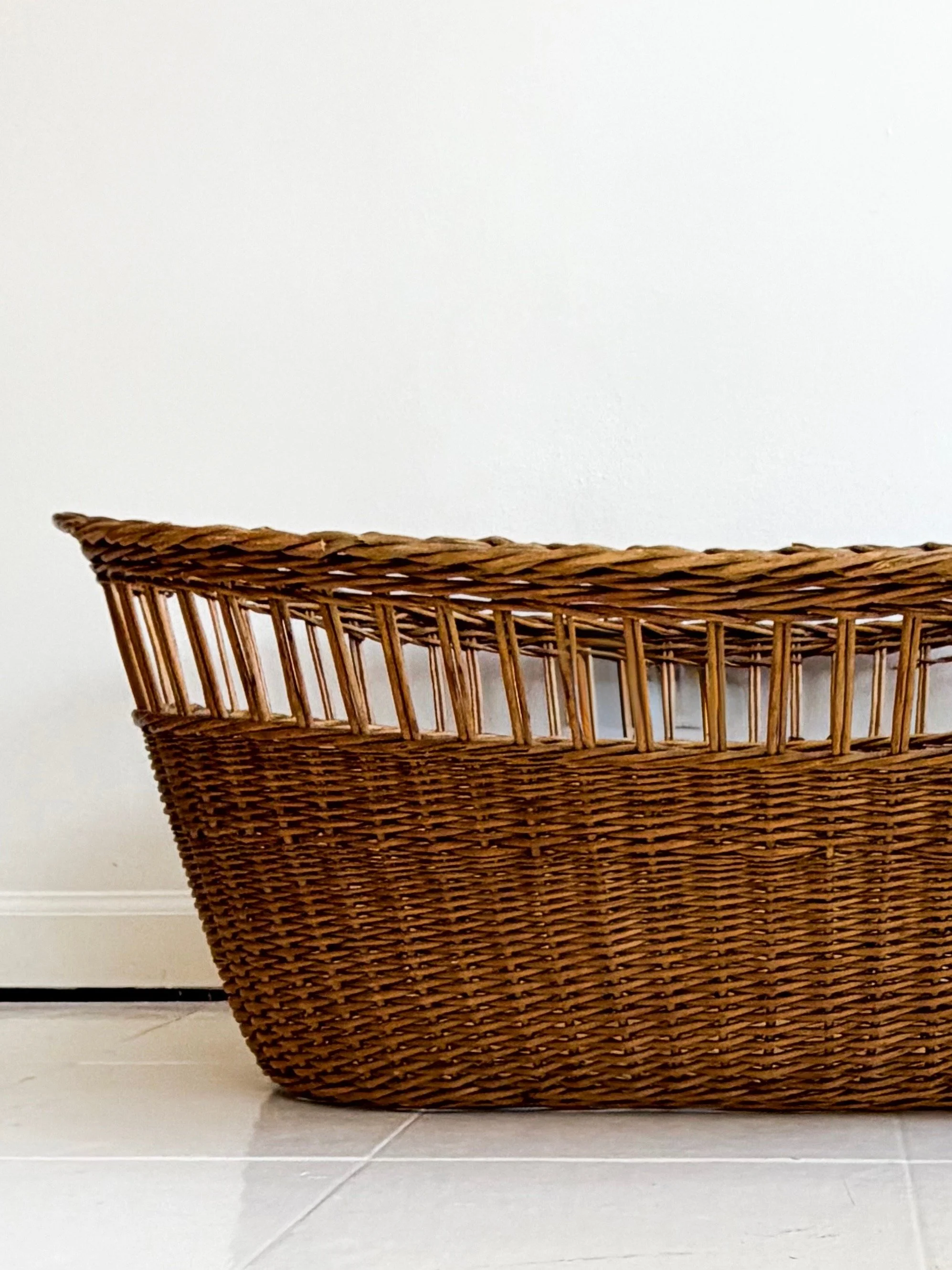 ANTIQUE OVAL MARKET BASKET