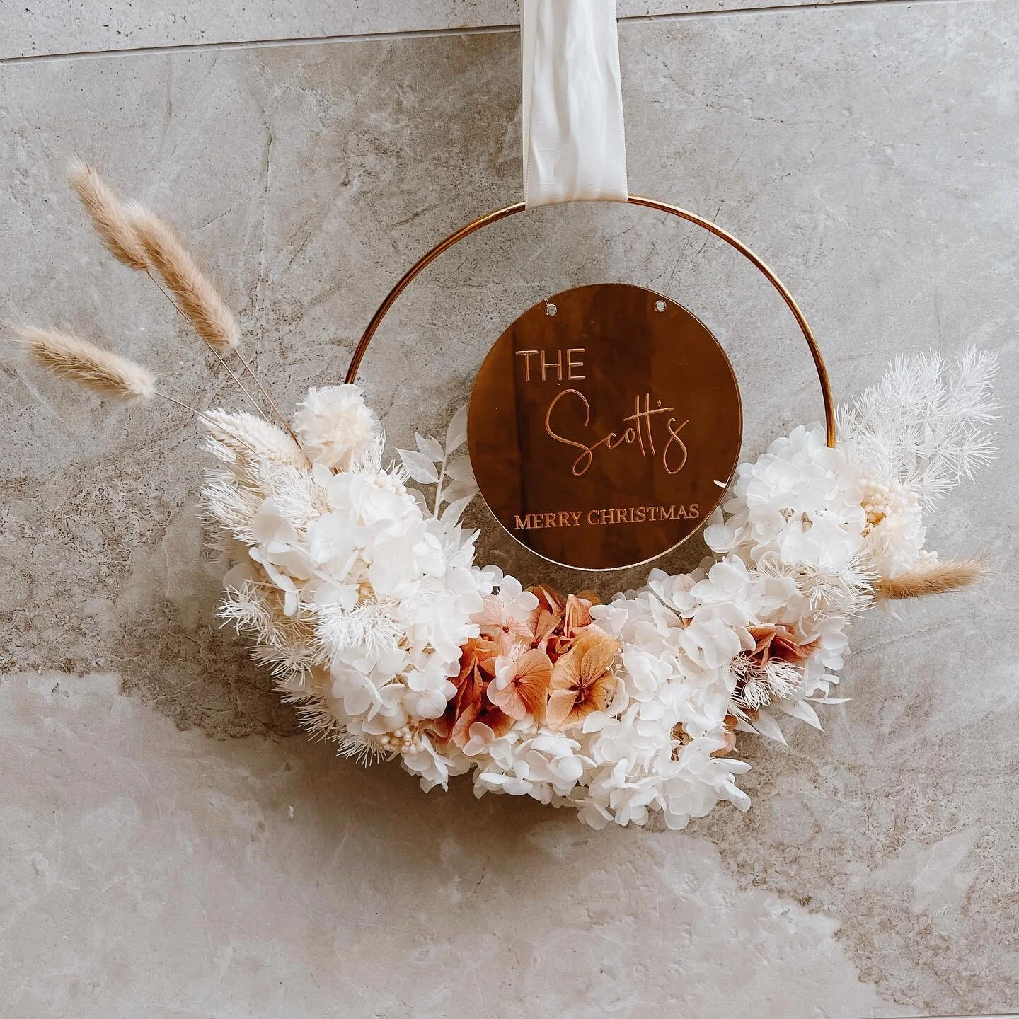 The Luxury Table X @rainbowearthlings Christmas wreaths. Our Small 20 cm personalised wreath is $80 delivered.

Limited quantity email Info@theluxurytable.com.au to book.
7-10 days lead time. 

Merry Christmas 🎄❤️