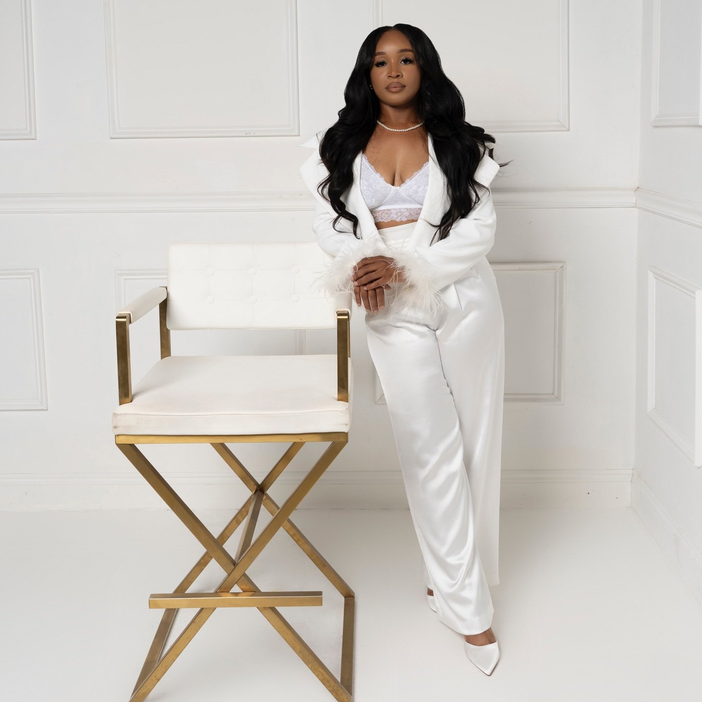 Hi, I&rsquo;m Shanna &mdash; owner and lead artist of Shanna Naomi Makeup Studio.

What I Specialize In
Luxury bridal artistry, signature soft glam, and bespoke beauty experiences curated for women who value refinement, exclusivity, and impeccable de