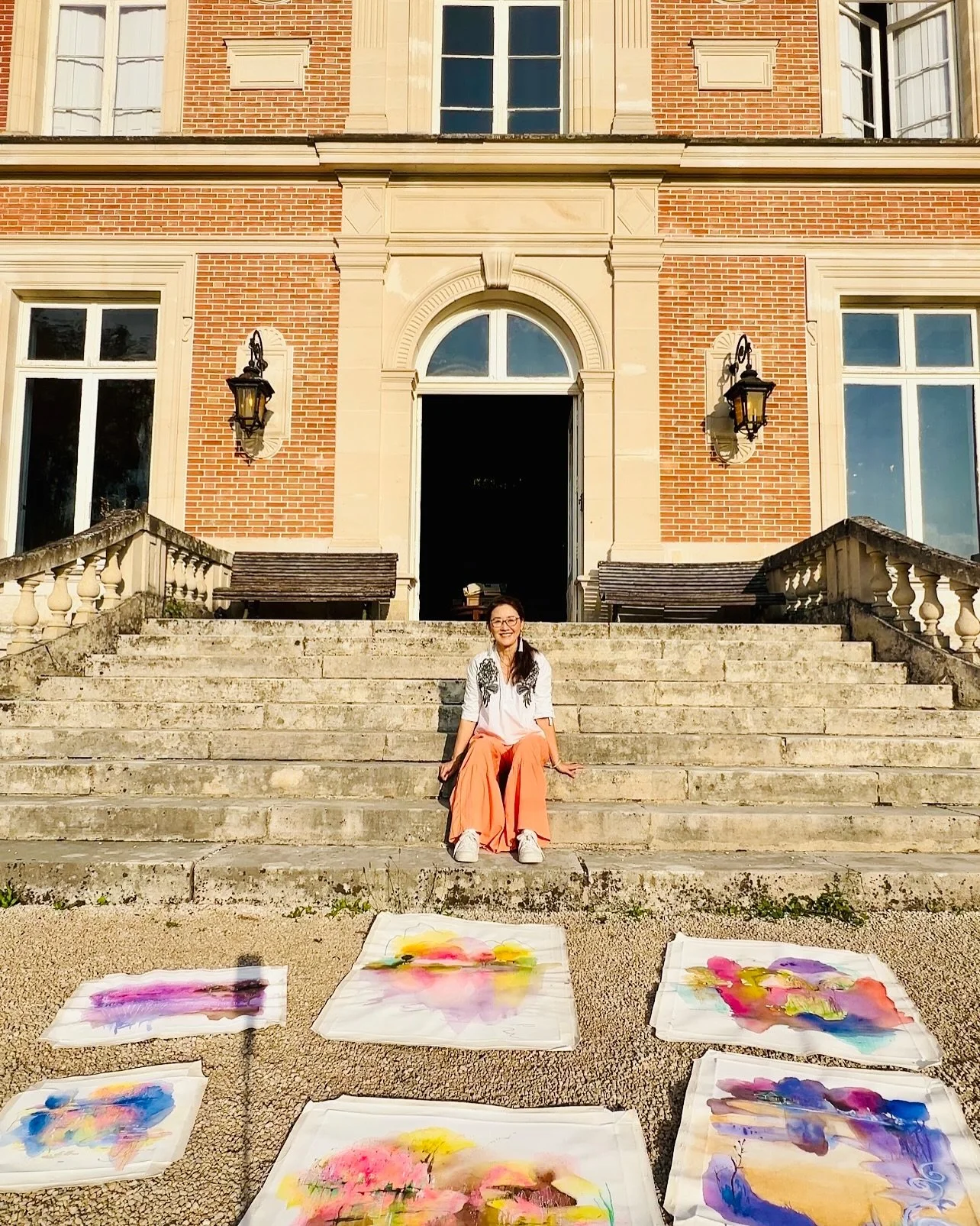 Take a moment to savor the place and appreciate people who have inspired and held me for the last couple of weeks @chateau_orquevaux @studio_chateau_orquevaux 🥰🥰🥰

Love note to myself&hellip; as @megdunley would say😘
To surround myself with vibra
