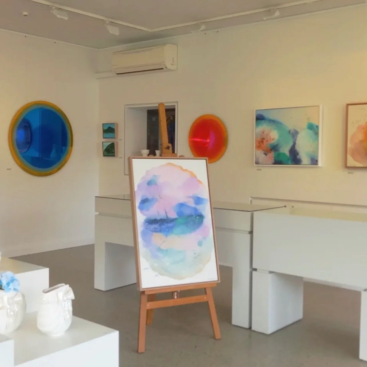 Super delighted that a few of my works are currently available at @artform_gallery in #matakana. @artform_gallery was the first gallery I visited in 2012 when I took a business trip to New Zealand when I was still in film and animation. I fell in lov