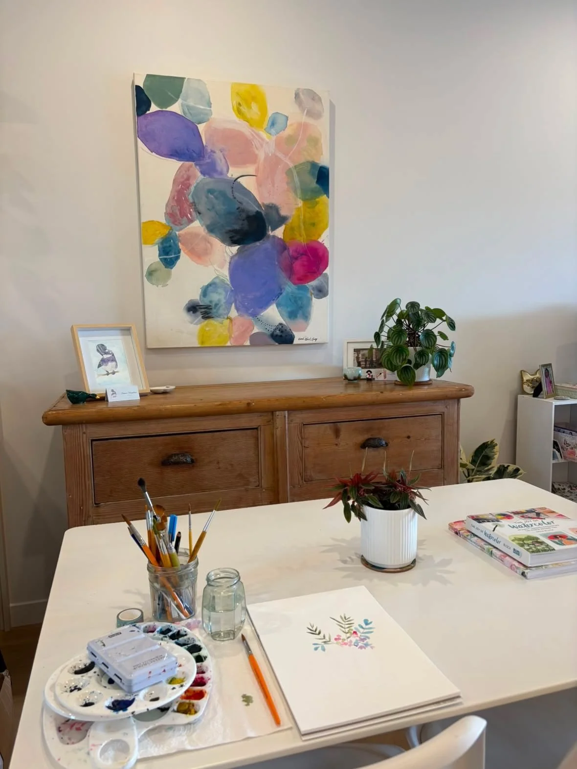 So very grateful that ✨ Lily Pads &amp; Tadpoles ✨ has found its place on the wall in the beautiful new home of @joanna.diprose and @cassiomagalhaesdos. 💚

I love imagining this joyful painting becoming a companion to Joanna as she creates her own m