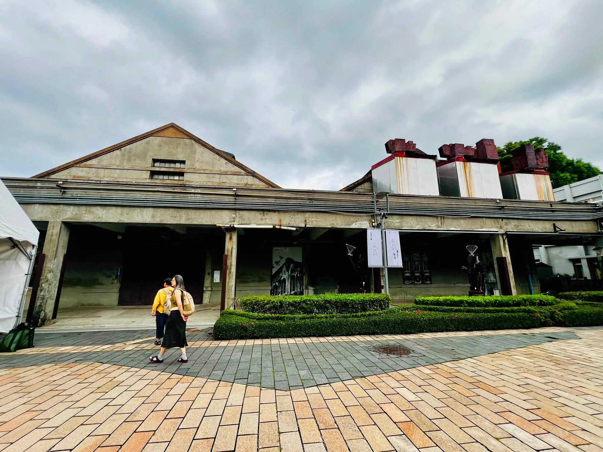 Creativity is a language that communicates across all cultures. Super blessed to get to learn about 日式左官傳統技術（左官一詞源自日本,意指使用抹刀完成建築物的牆壁及地面,或指專門從事此工作的職業) yesterday. It&rsquo;s translated to Sakan plasterwork, a highly esteemed craftsmanship that were fam