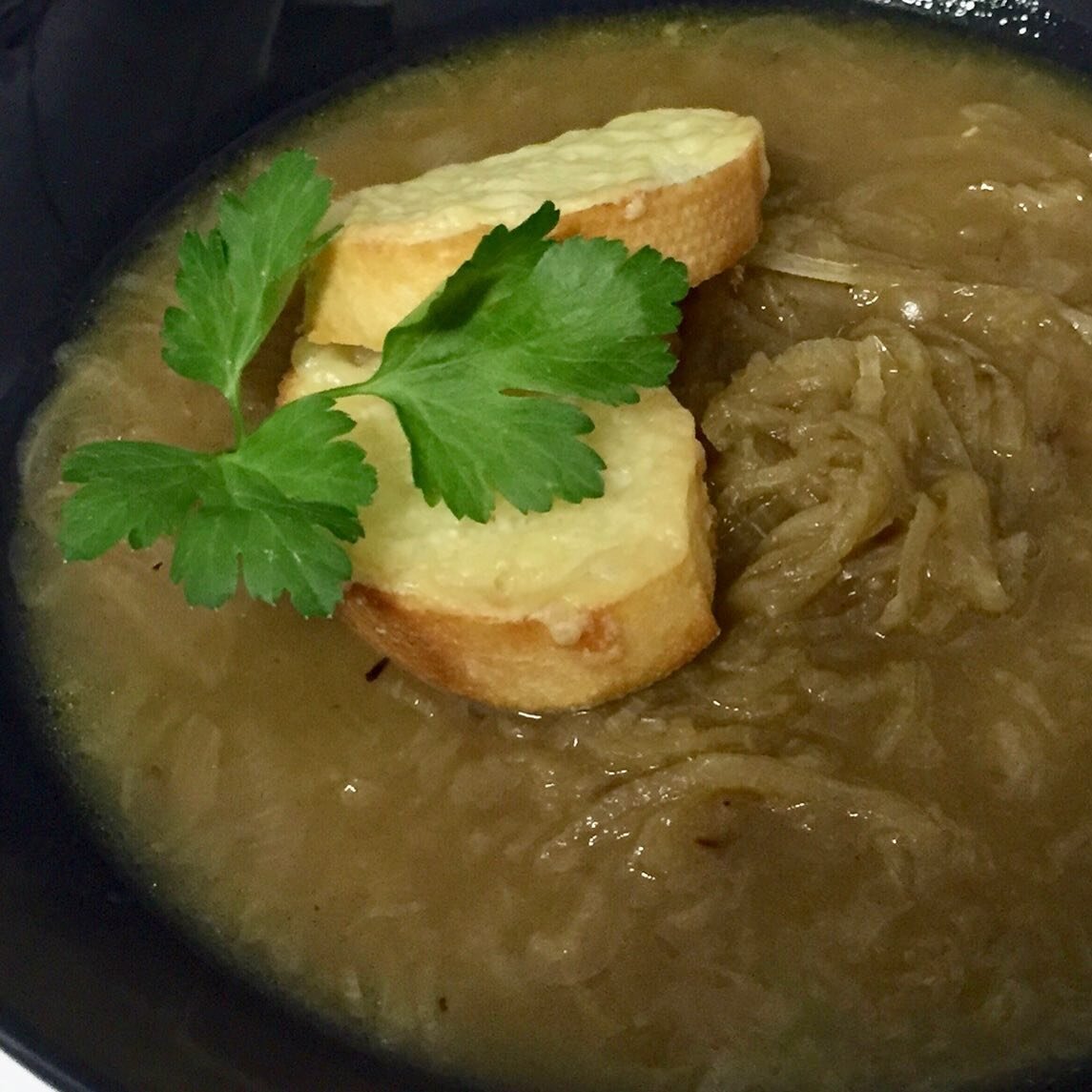 Warm up your Wednesday🌧 
The iconic French Onion Soup is on today 🇫🇷 
.
🗓Reminder for Mornington Peninsula we are heading your way this Friday 25th. 
Email info@croutons.com.au or ph. 9822 2865
All orders need to be in prior to 12pm Thursday 24th