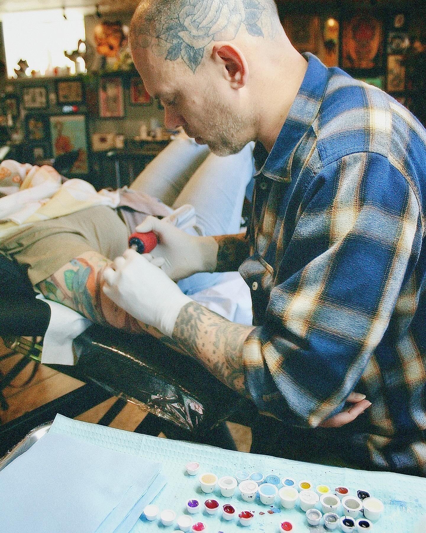What&rsquo;s Dougie doing with all those colors?? Check out his page to see what he came up with 🕊️

We&rsquo;re taking walk-ins every day! Call us at 503.327.8885 to set something up!

#portlandoregon #portlandtattoo #portlandtattooartist #portland