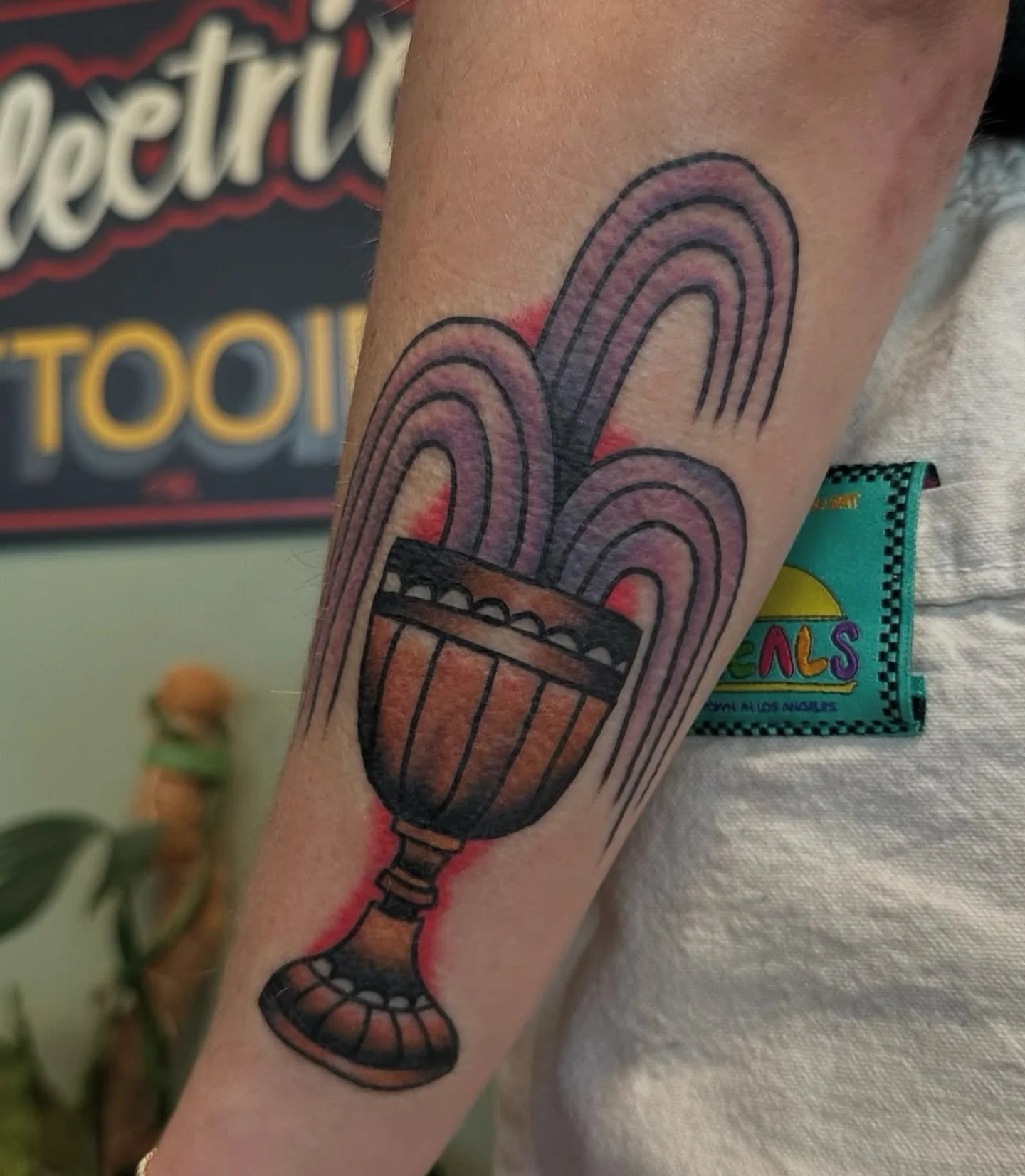 The chalice overfloweth made by thee @sarahhalltattoos 🍷

To schedule with Sarah head over to her page and email her!

Thanks for looking! 👀