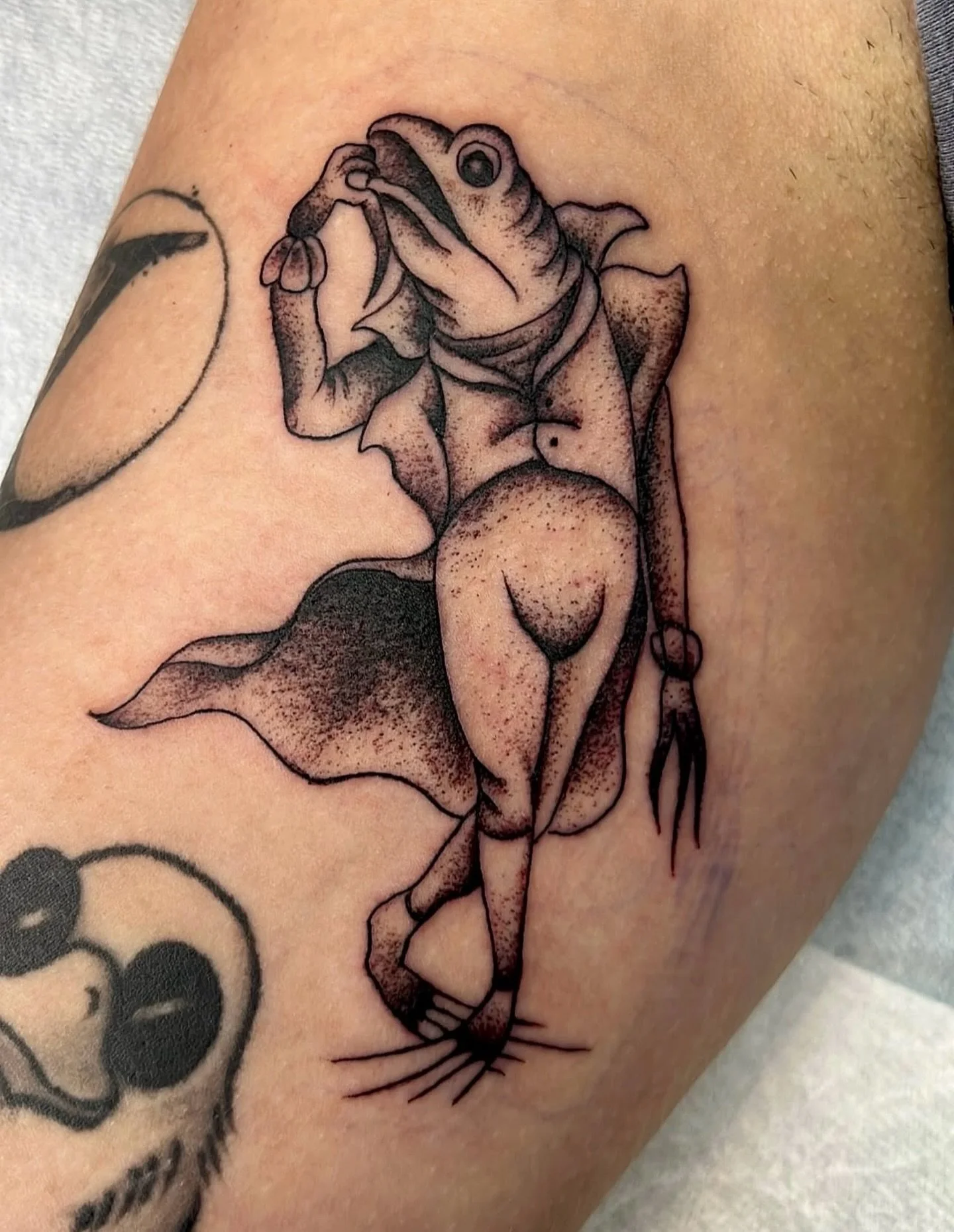 A noble frog 🐸 done by @gloomlacruz 

DM David or click the link in his bio to schedule appointments