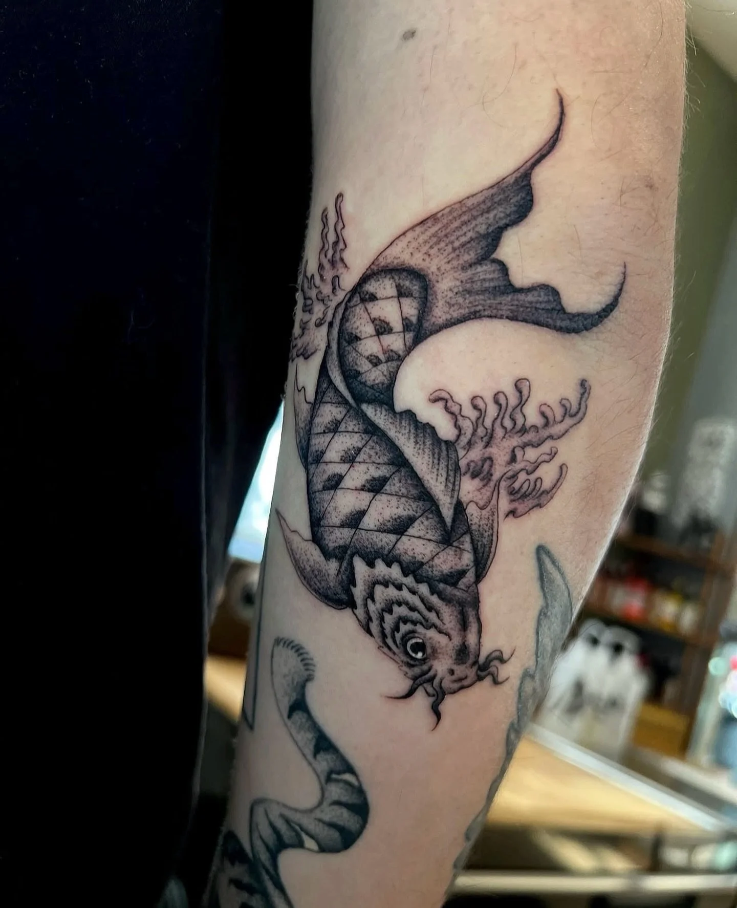 Koi fish made by @gloomlacruz 

David is in shop Tuesdays through Sundays and if you wanna schedule an appointment with him just head to his page and send him a DM or send an email.