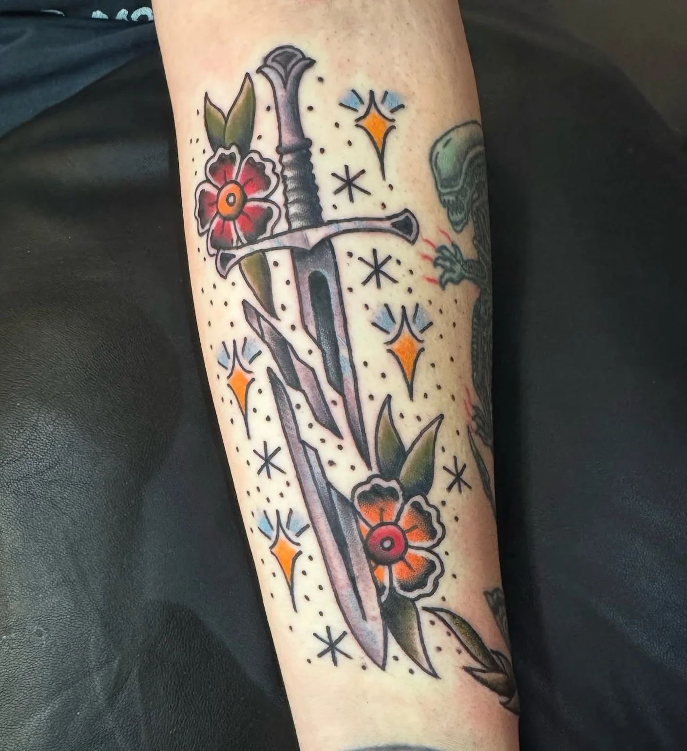 Lord of the Rings sword done by @jakeacreetattoos 

If you would like to schedule an appt with Jake send him a message over on his page. 

Thanks for taking a look