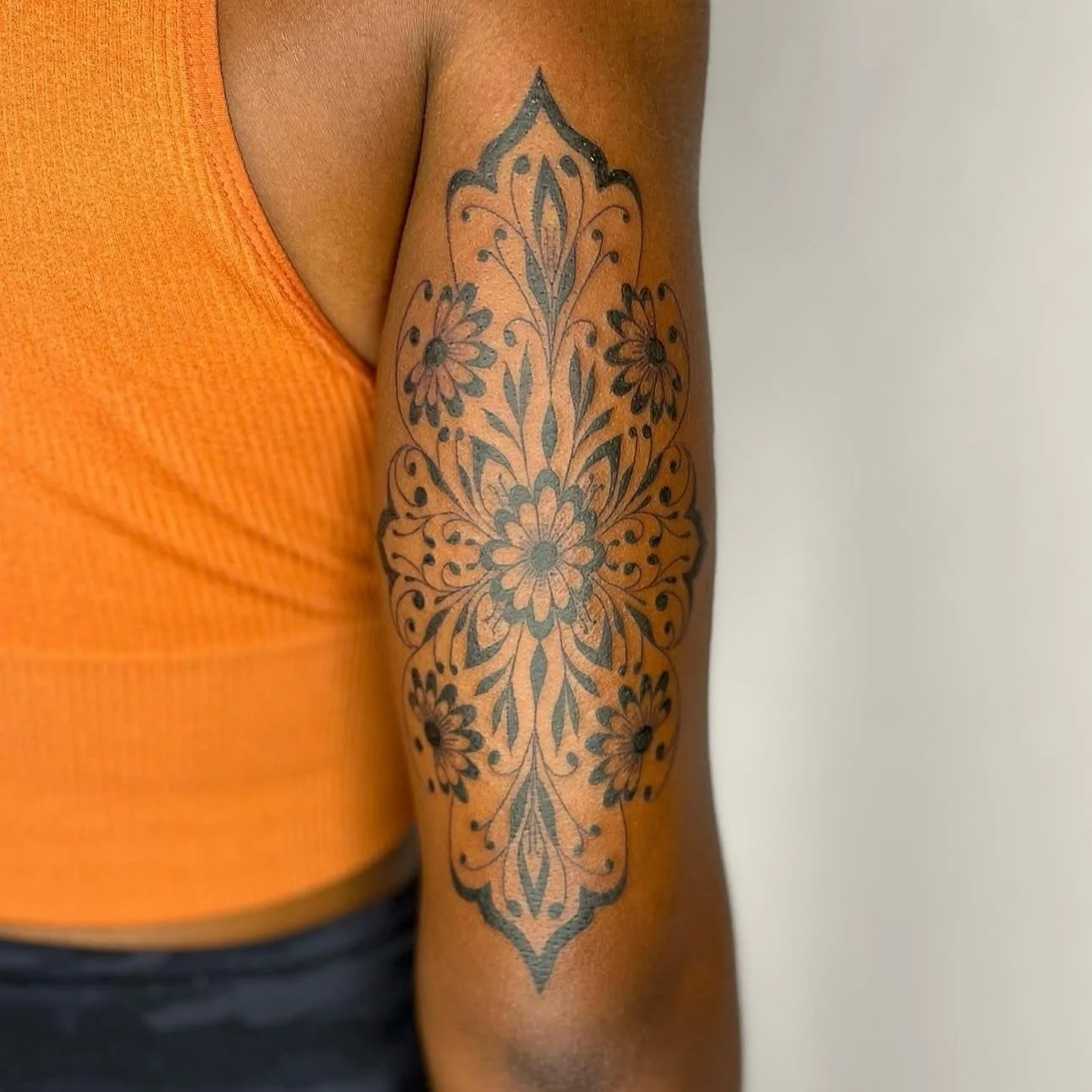 Ornamental floral design done by @oddmaree 

Shawna is in shop Sundays and Tuesdays taking walk-ins and appointments. Follow her to keep an eye out for when she opens up her books for new projects.