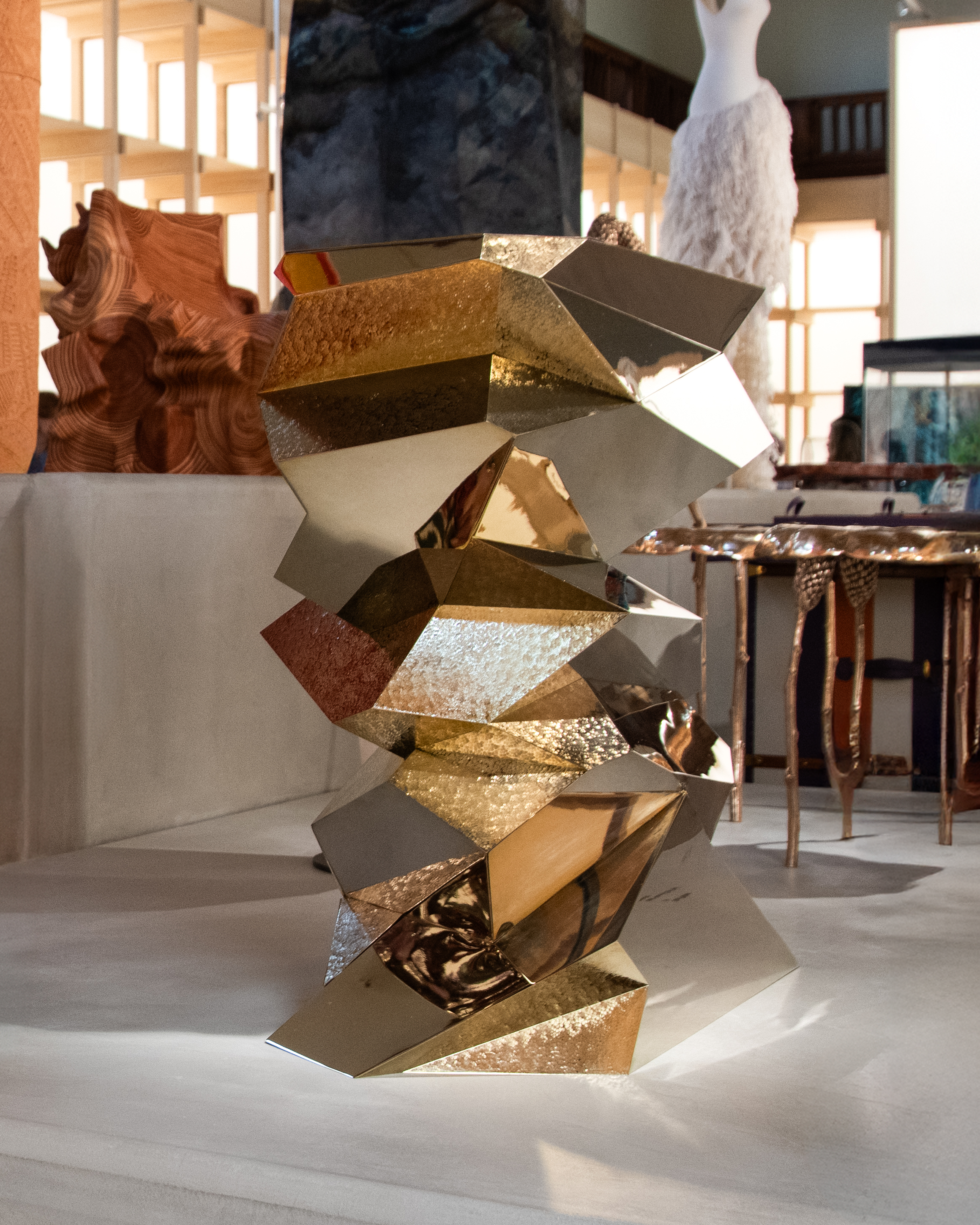 Folds Console_Garrido Atelier_Sophia Bennett (C)Michelangelo Foundation.png