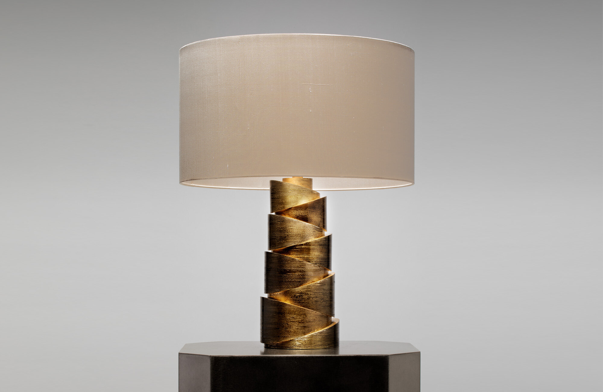 cuspid-lamp-bronze-04.jpg