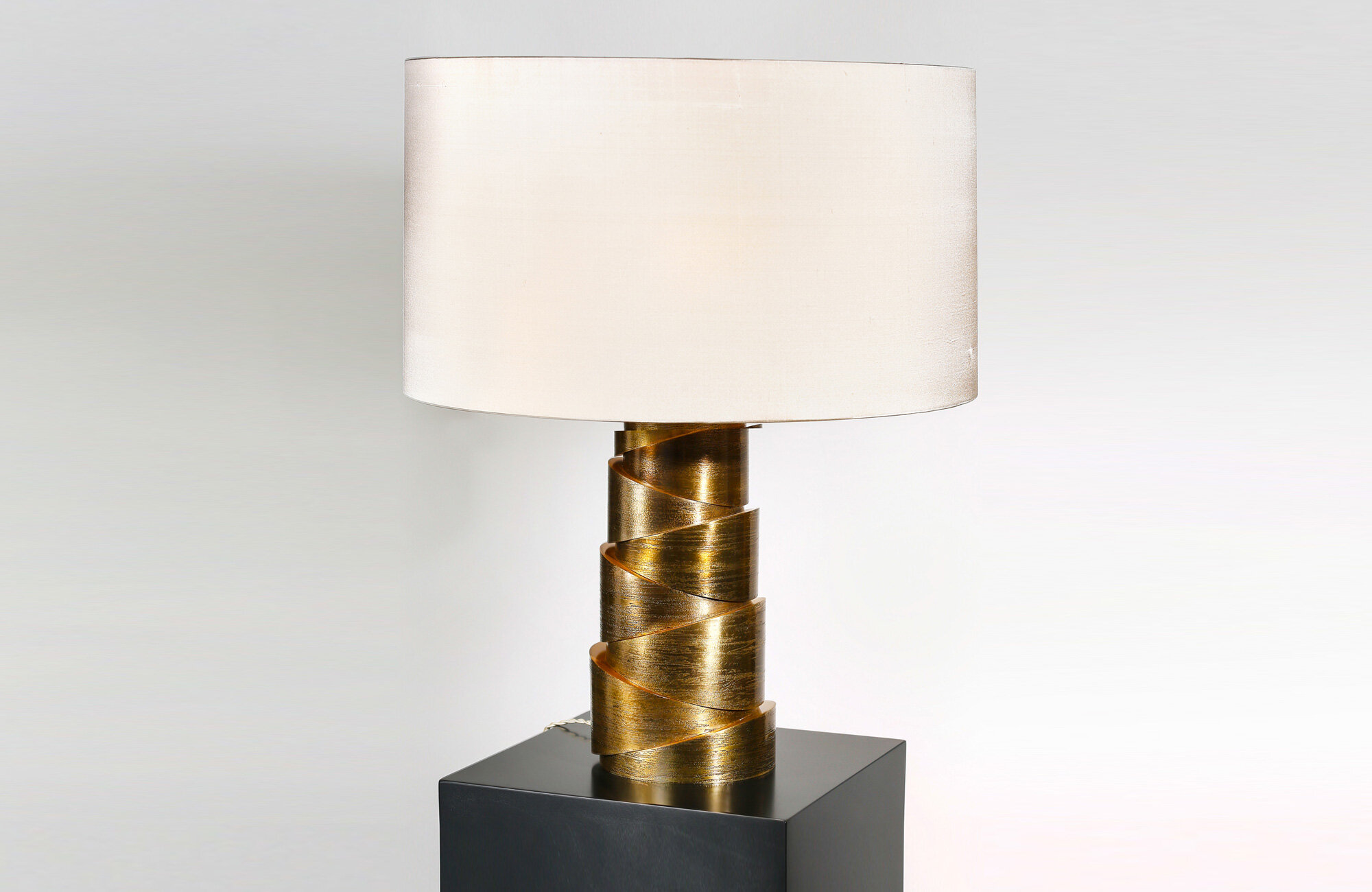 cuspid-lamp-bronze-01.jpg