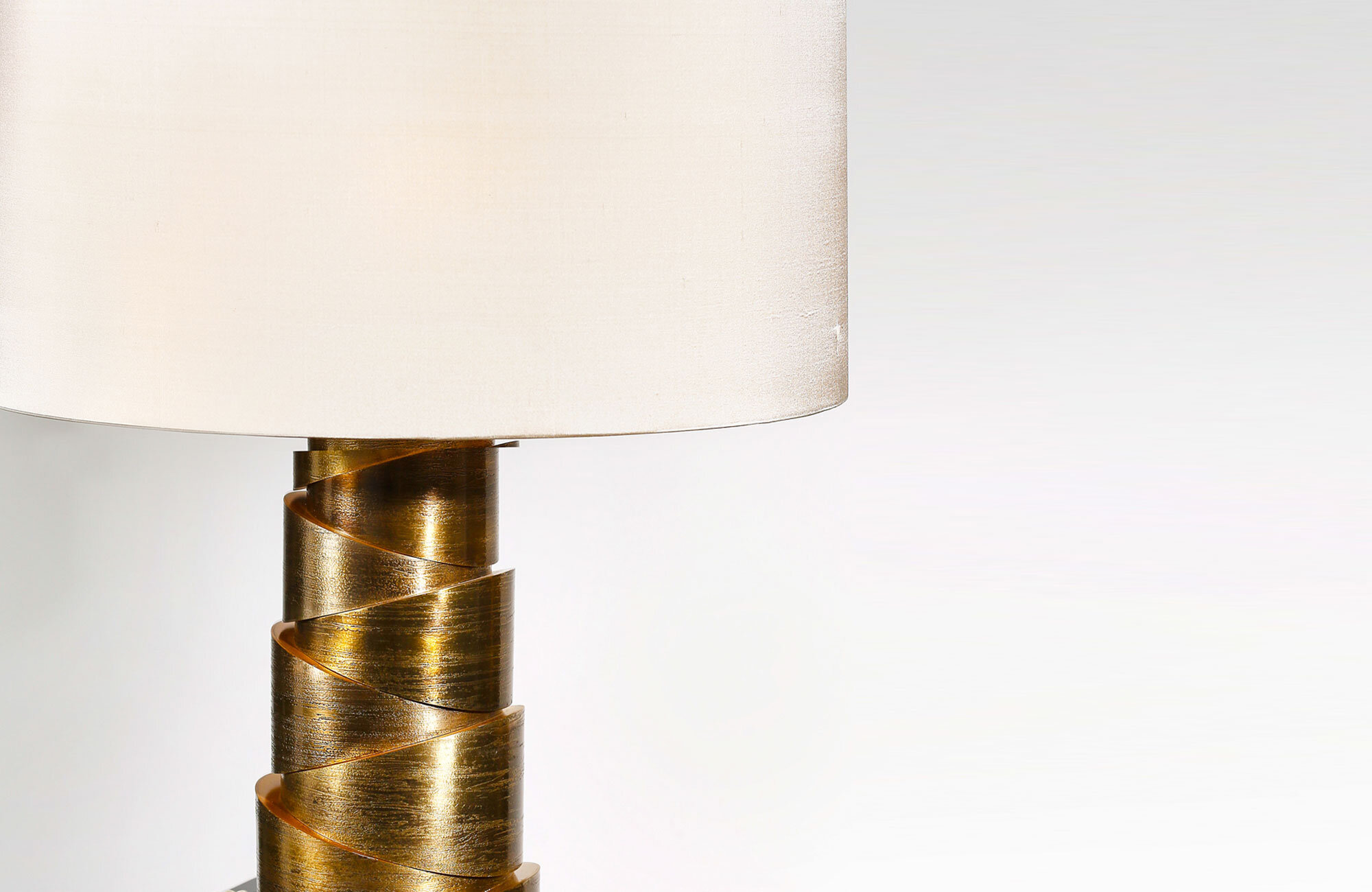 cuspid-lamp-bronze-02.jpg