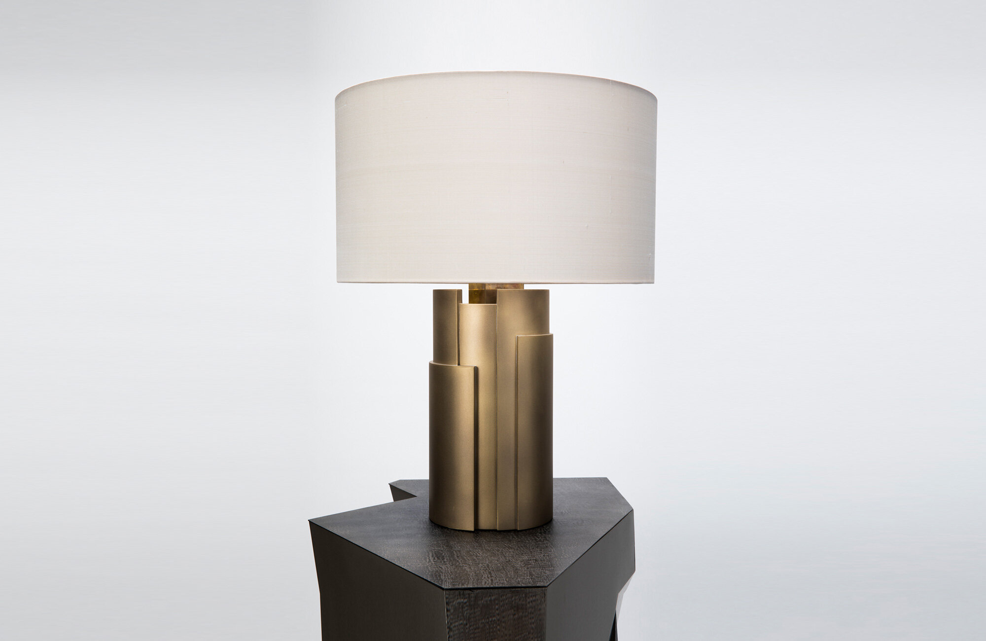 cuspid-table-lamp-01.jpg