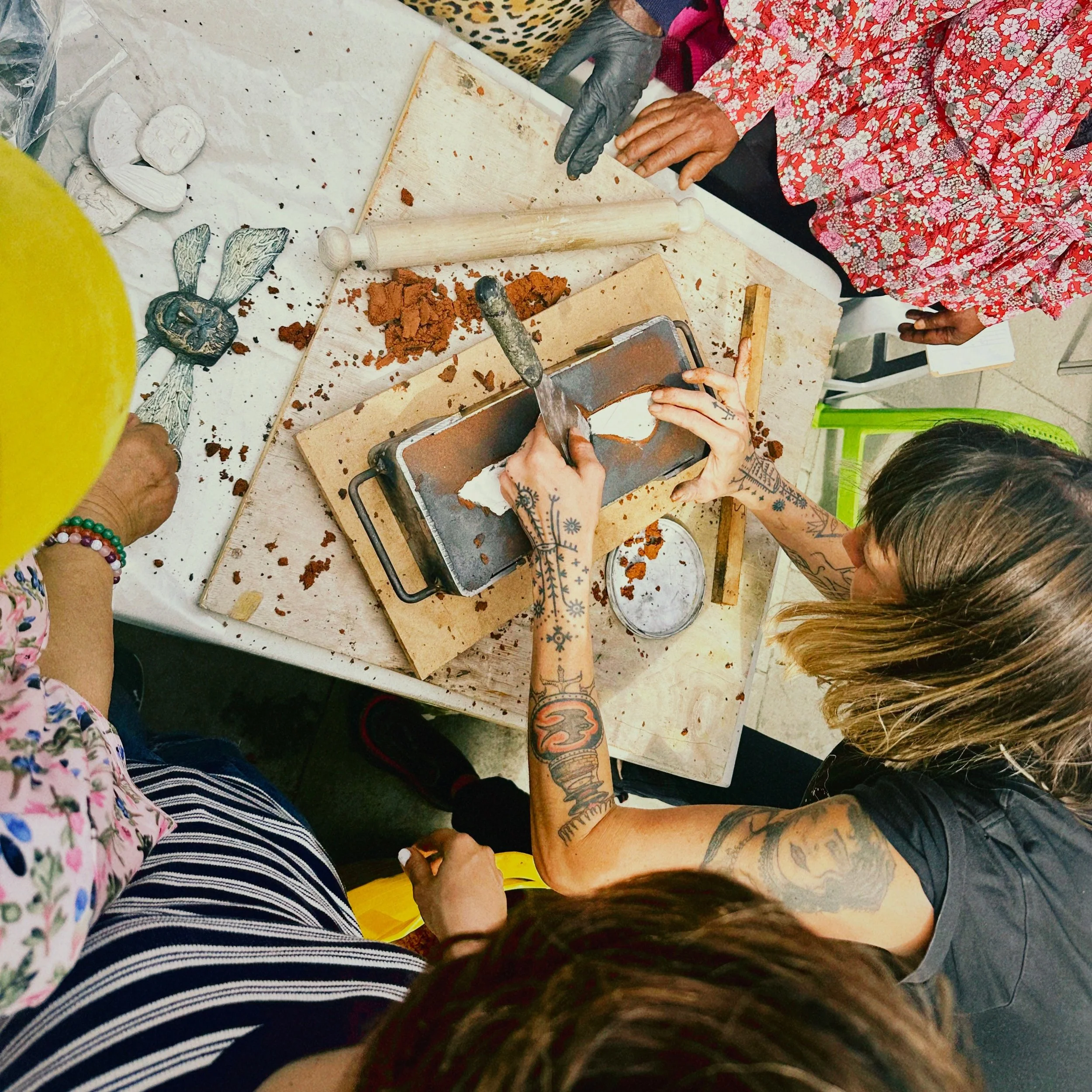 Faces, creatures and curious new forms began taking shape in the Roxby Community Garden last month&hellip; 🦋🐟🪲

Across two creative workshops led by artist @katiesurridgeart , we explored ideas for imagined hybrid creatures, drawing inspiration fr