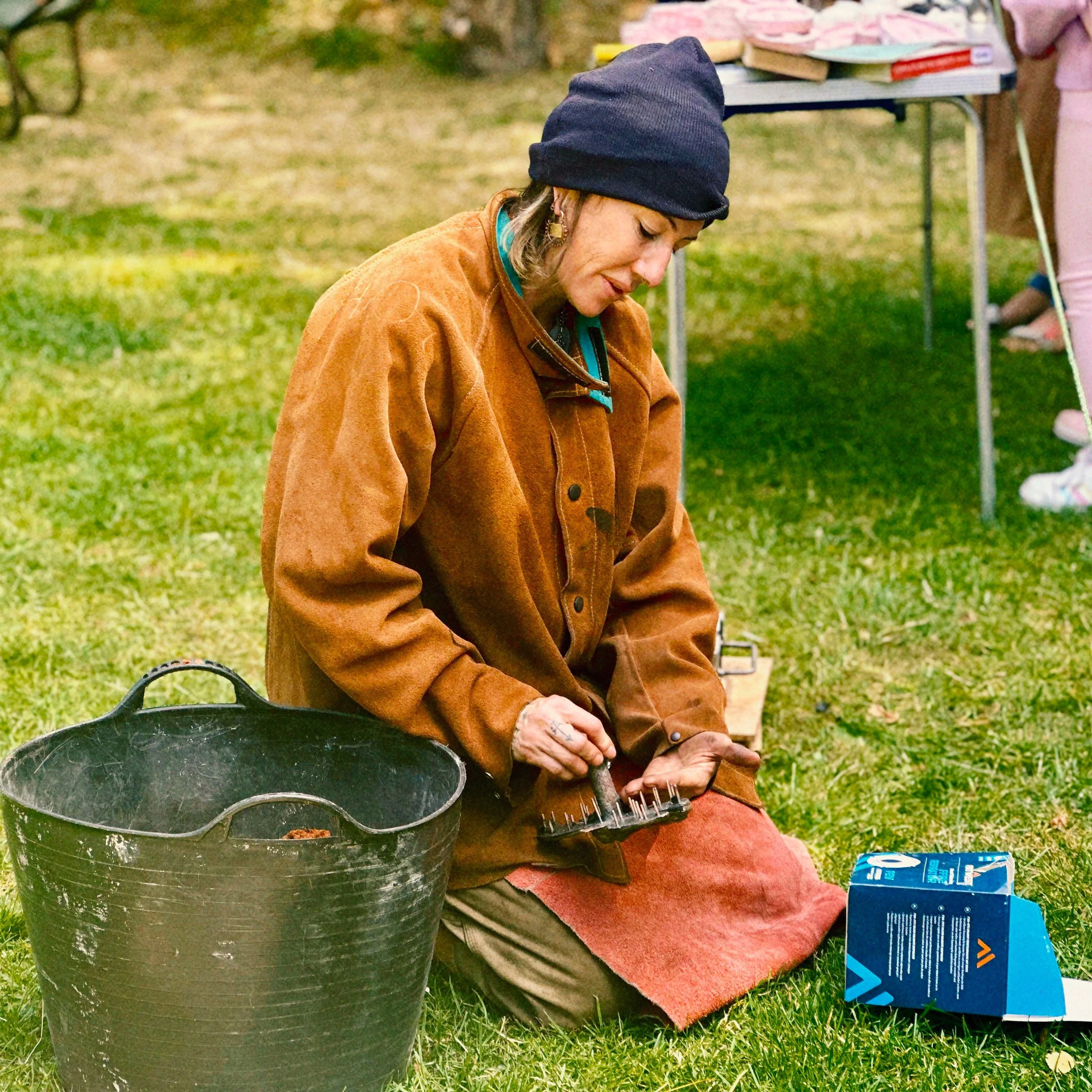 From clay to bronze&hellip;🔥

This process started in the Roxby Community Garden, where we sculpted faces and creatures during two workshops led by @katiesurridgeart 🦋. Our workshop-made creations then became the starting point for a live bronze po