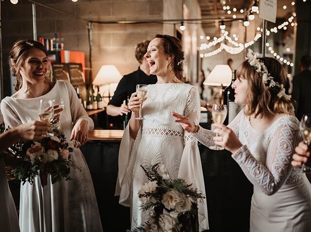 Le @salonolamour c’est surtout passer du bon temps. Et c’est le cas aussi de nos supers modèles qui ont déambulé tout le week end avec les superbes robes @_la_brune_et_le_barbu_ & @debocollection . Credit photo : @electrolyte_mariages . . . . . #weddingseason #loveauthentic #ftwotw #bohowedding #theknot #elopement #brideandgroom #smpweddings #shesaidyes #realweddings #weddingdetails #weddingchicks #risingtidesociety #loveintentionally #destinationwedding #vintagebride #destinationweddingphotographer #featuremeoncewed #stylemepretty #elopementphotographer #bohobride #intimatewedding #greenweddingshoes #igersmulhouse #mulhousebouge #salonolamour #motoco