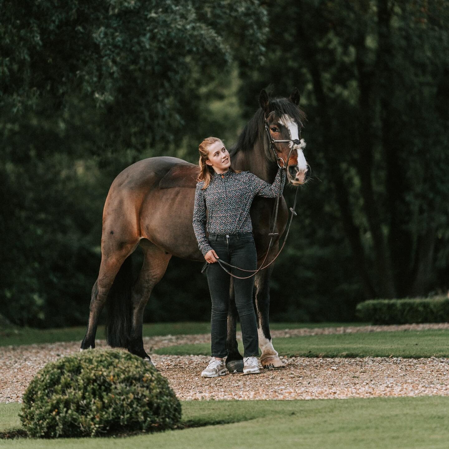 The beautiful Fee &amp; Copper absolutely rocked their first photoshoot together ❤️ 

It felt sooo good to be back out photographing horses and their humans 💗 If you&rsquo;d like to do something like this, please do send me a message 💗 

#evielewis