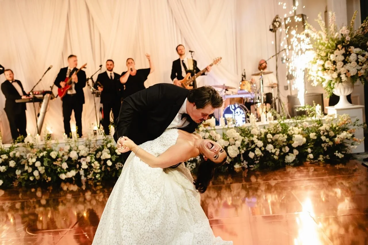 My bride serves face&hellip; upside down. What can your bride do? 😉

Mikayla&hellip;yet again DEFYING GRAVITY.  Xoxox

Planning &amp; Design: @erindaviesconsultancy 
Photography: @savannasturkiephoto 
Venue: @thenewburyboston 
Floral: @jngeventconsu