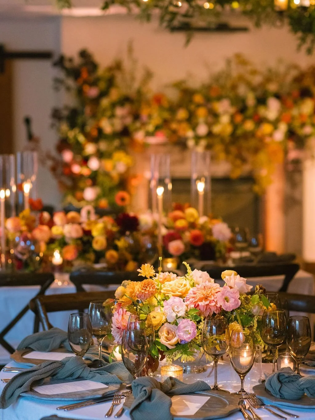 Will happily take flipping the calendar to October and the crisp little chill in the air this morning as an excuse to repost this dream of a fall wedding&hellip;.might even go super basic and order myself a PSL&hellip;🎃

@studionouveau_ 
@erindavies