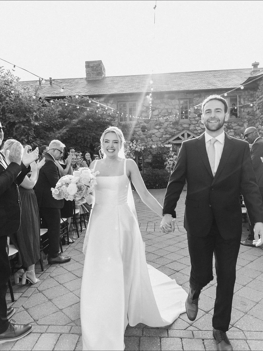 Mike & Nicole
💕💕💕💕
@willowdaleestate 
@lindsaylevinphoto 
@natalieshafie_bridalbeauty 
@kerribhairstyles 
@thepetalandroot