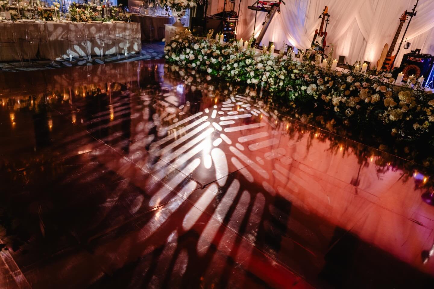 Remembering this epic dance floor with rose colored glasses 💕

@erindaviesconsultancy 
@savannasturkiephoto 
@gotoshout 
@frostboston 
@thenewburyboston 
@jngeventconsulting 

#rosegoldwedding #rosegolddancefloor #thenewburyboston #bostonwedding #bo