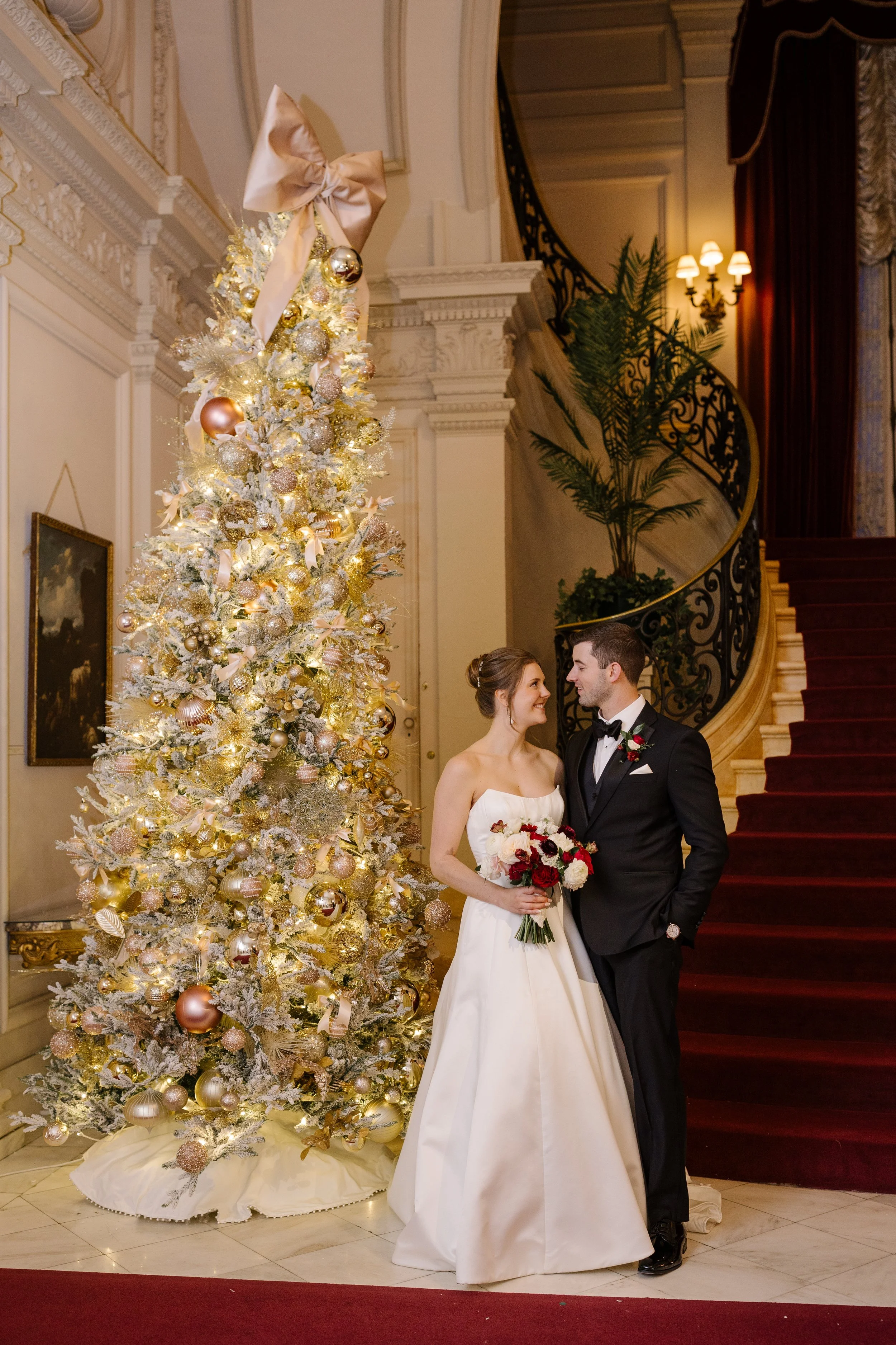 Rosecliff_Mansion_Newport_Christmas_Wedding.jpg