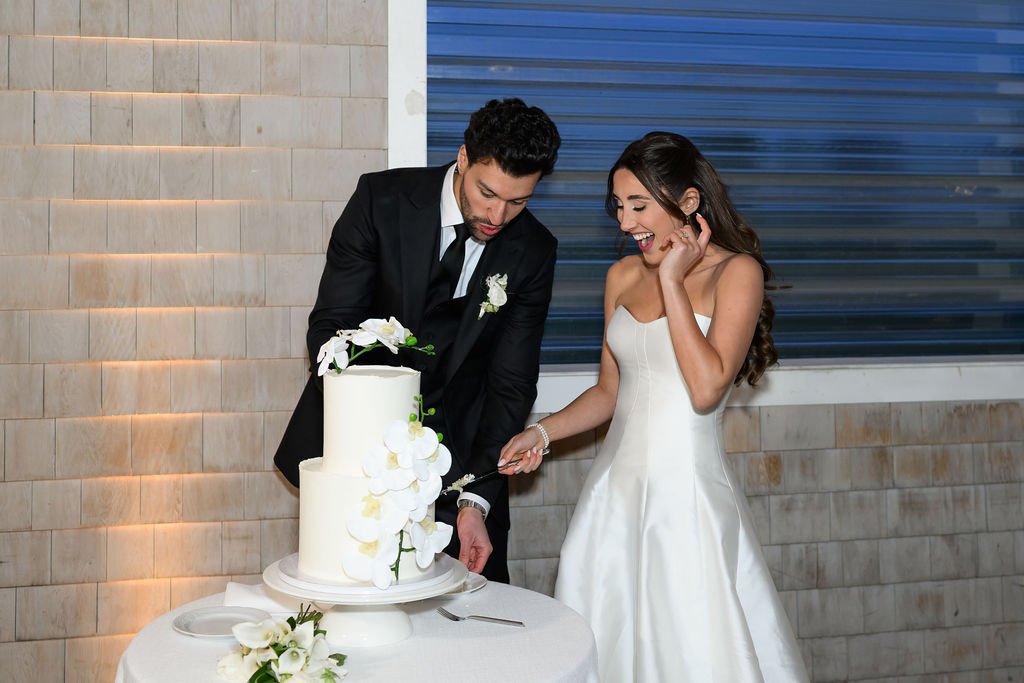 Cathleen_Stone_Island__Wedding_ErinDaviesConsultancy_CakeCutting.jpg