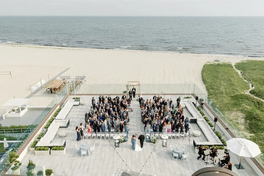 Birds Eye View of Saturday&rsquo;s ceremony perfection. 

#capecodwedding #wychmerewedding #capecodweddingplanner 
#bostonweddingplanner 

Planning: @erindaviesconsultancy 
Photography: @alexpaulphotography 
Venue: @wychmereevents 
Floral: @tableandt