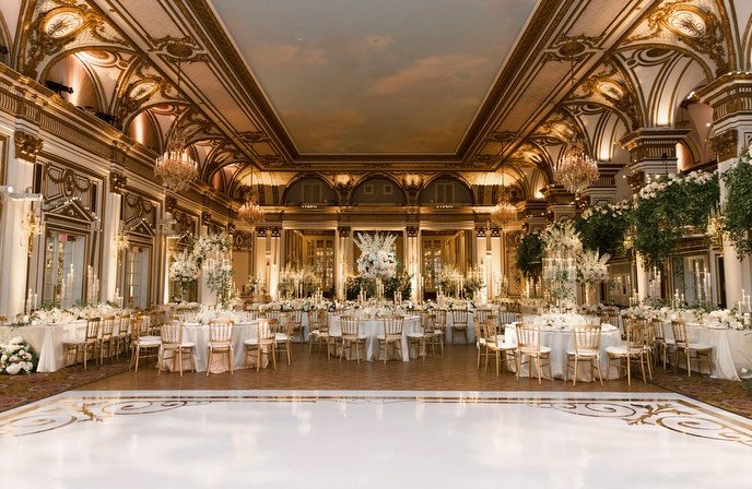 Saturday night&rsquo;s fairytale wedding&hellip;.grand, romantic, and just a little unreal
💕💕💕💕

Photography: @carlymphotography
Planning &amp; Design: @erindaviesconsultancy
@tphancock 
Floral: @jngeventconsulting
Reception Venue: @fairmontcople