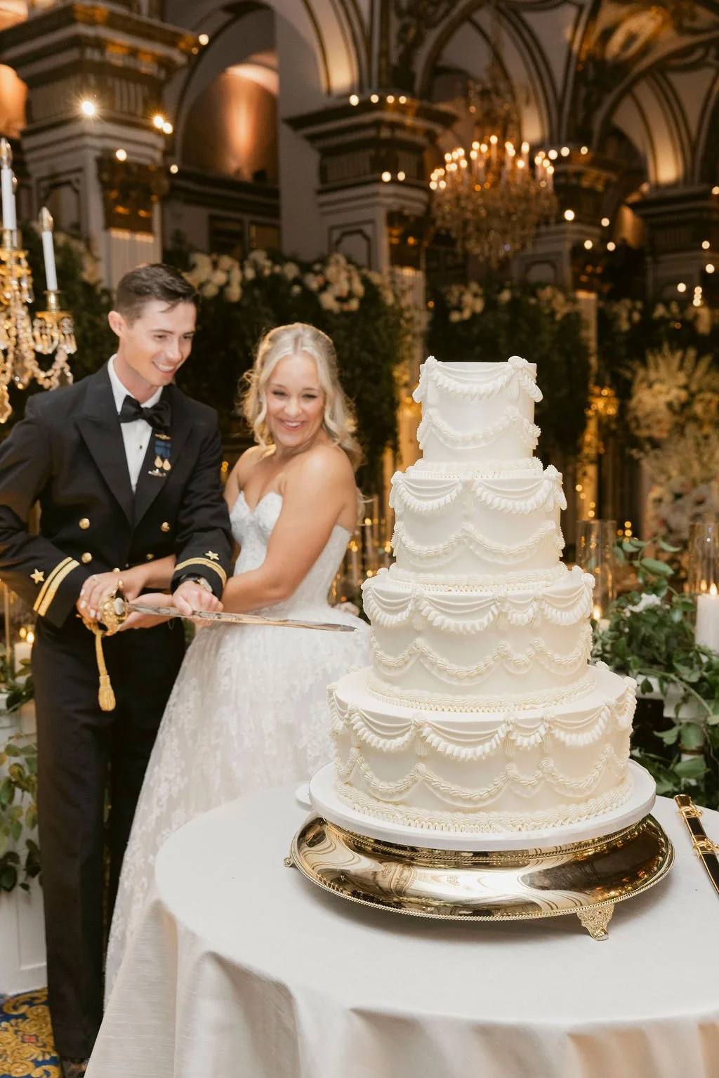 Fairmont-Copley-Plaza-BostonWedding_CakeCutting.jpg