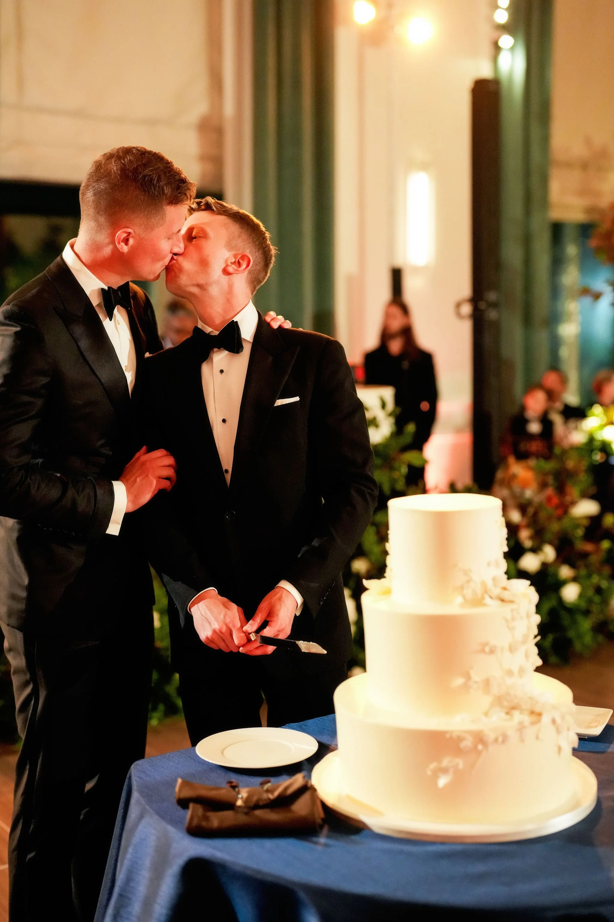 CakeCutting_GayWedding.JPG