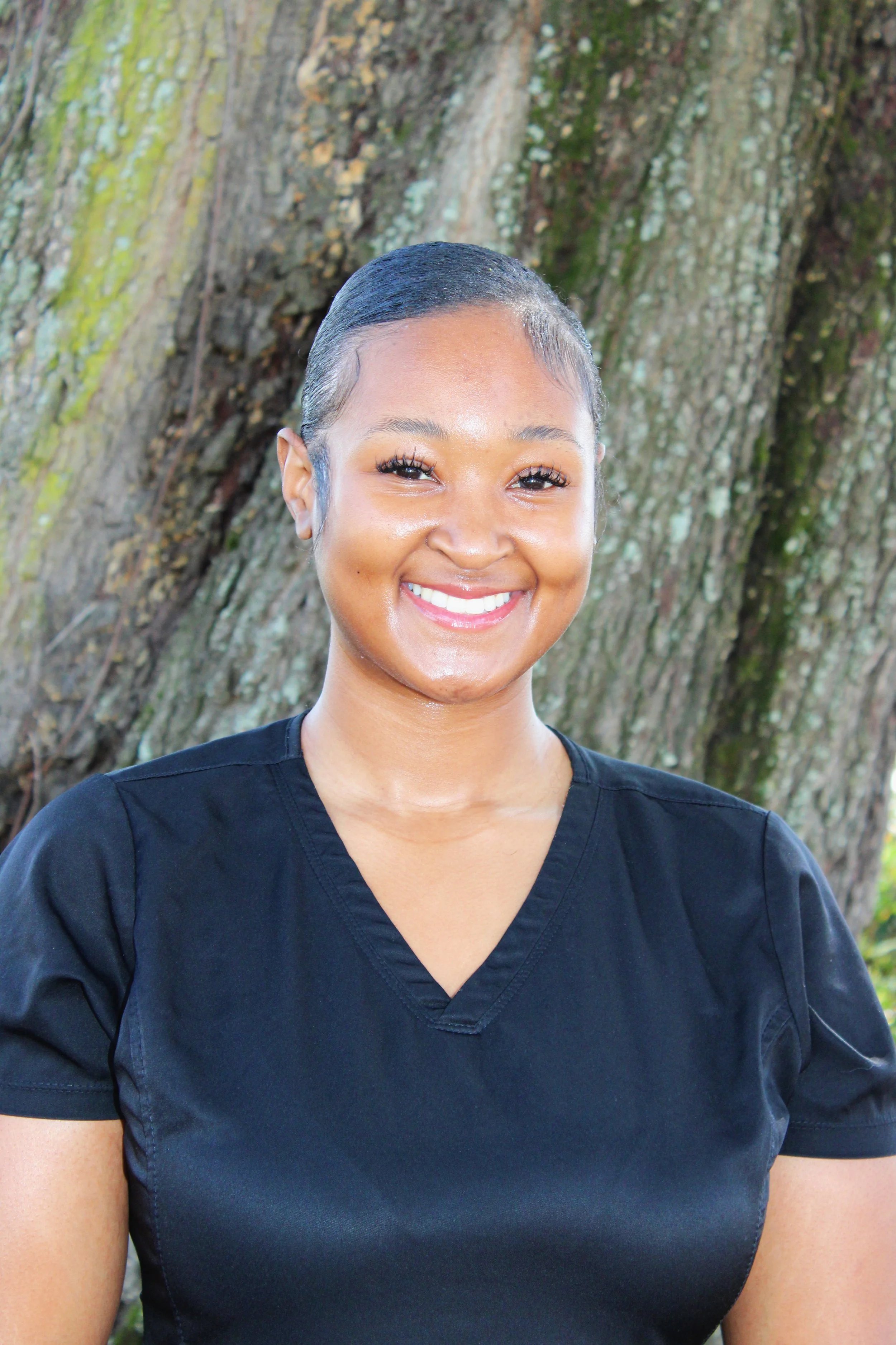 Lia Neff, Front Desk Reception