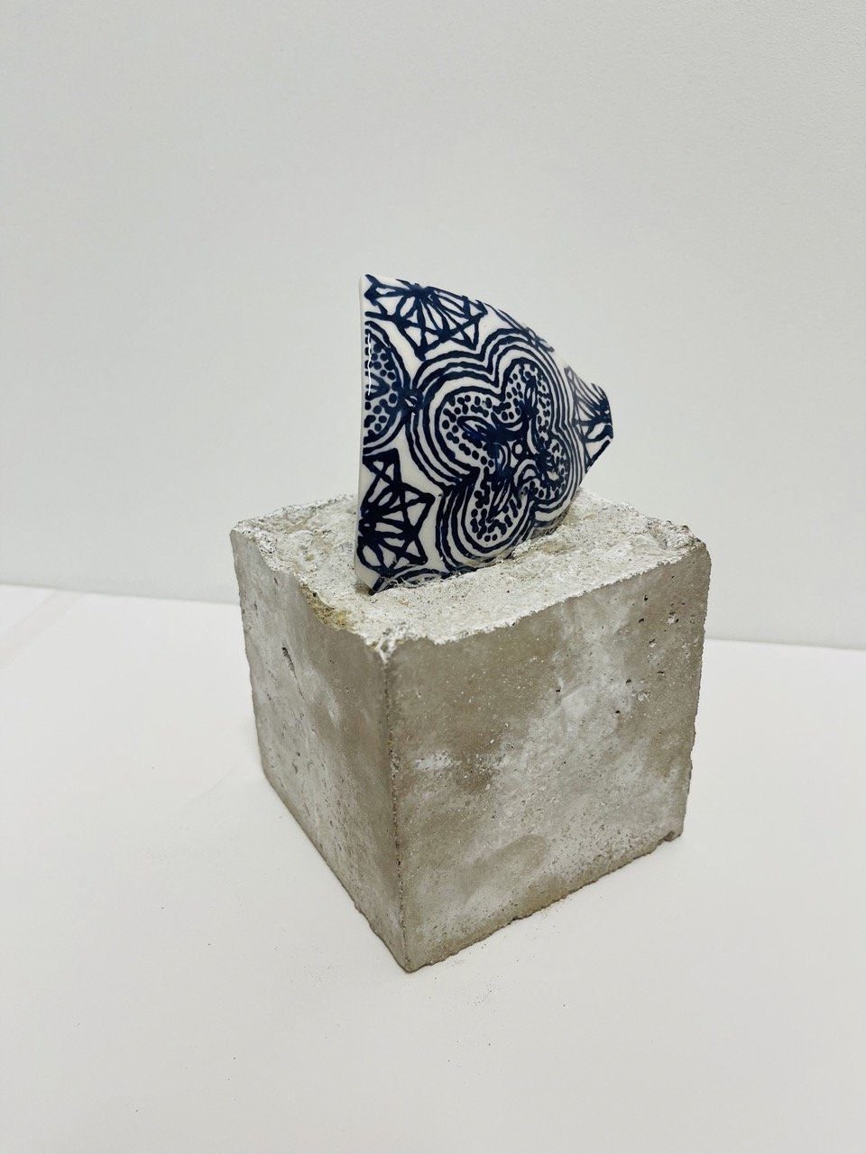 Set in stone 03’
Glazed stoneware ceramic and concrete’
15x10x10 cm
2022