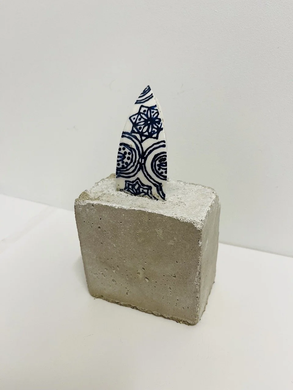 ‘Set in stone 01’
Glazed stoneware ceramic and concrete’
15x10x6 cm
2022