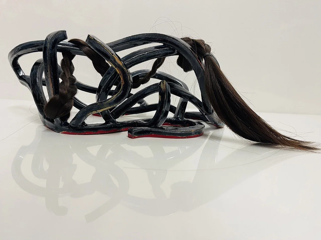 ‘Unowned Ravel’ sculpture
13x35x20 cm
Glazed double fired stoneware ceramic and human hair
2023
Private collection