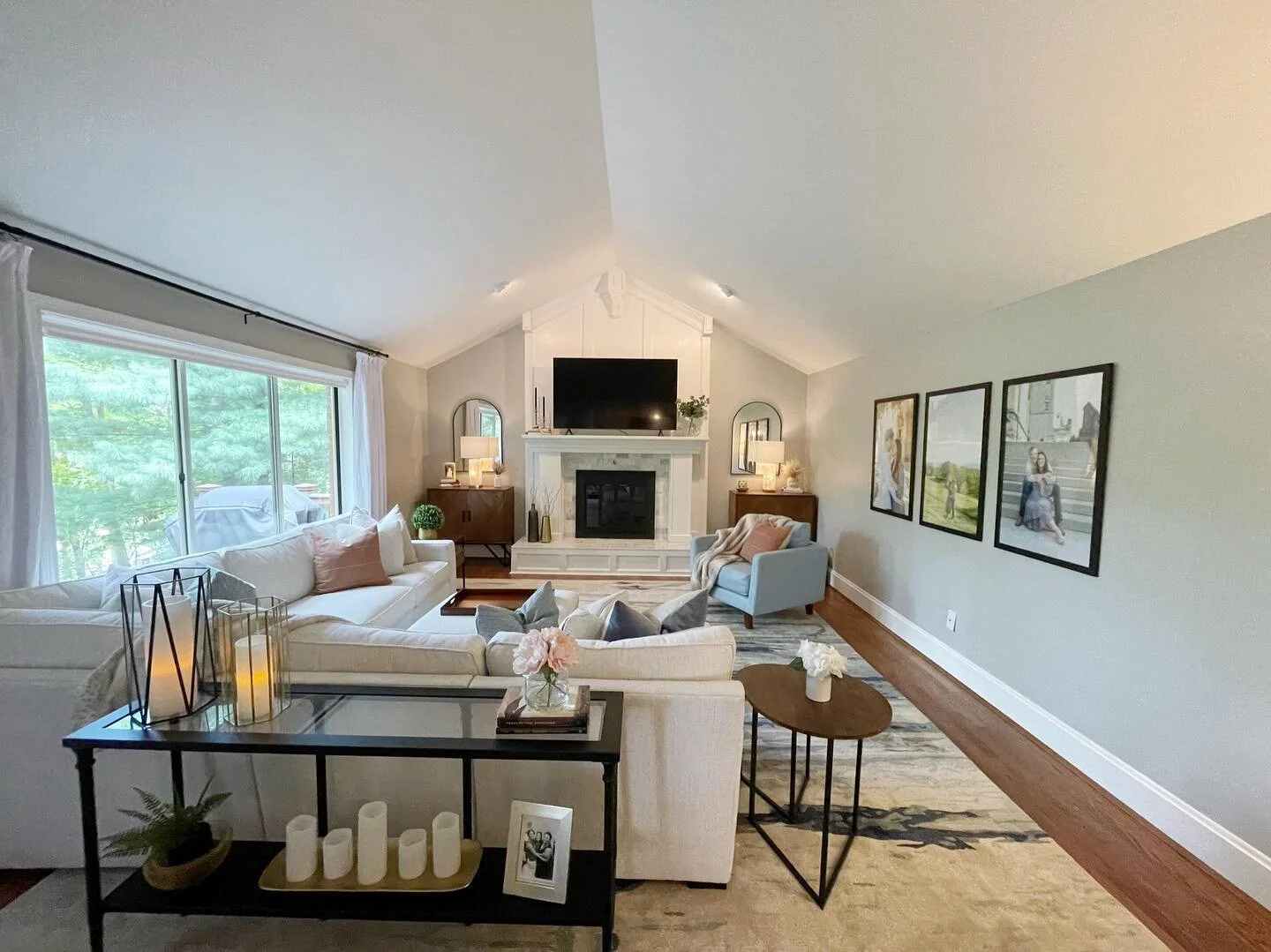 Bright &amp; beautiful living room!! 🤩

@kenzinati and @bobbyhesler have a gorgeous home with great bones. 💕 We oriented the furniture to highlight the incredible fireplace and big window. We incorporated soft neutral colors with the sectional, pil