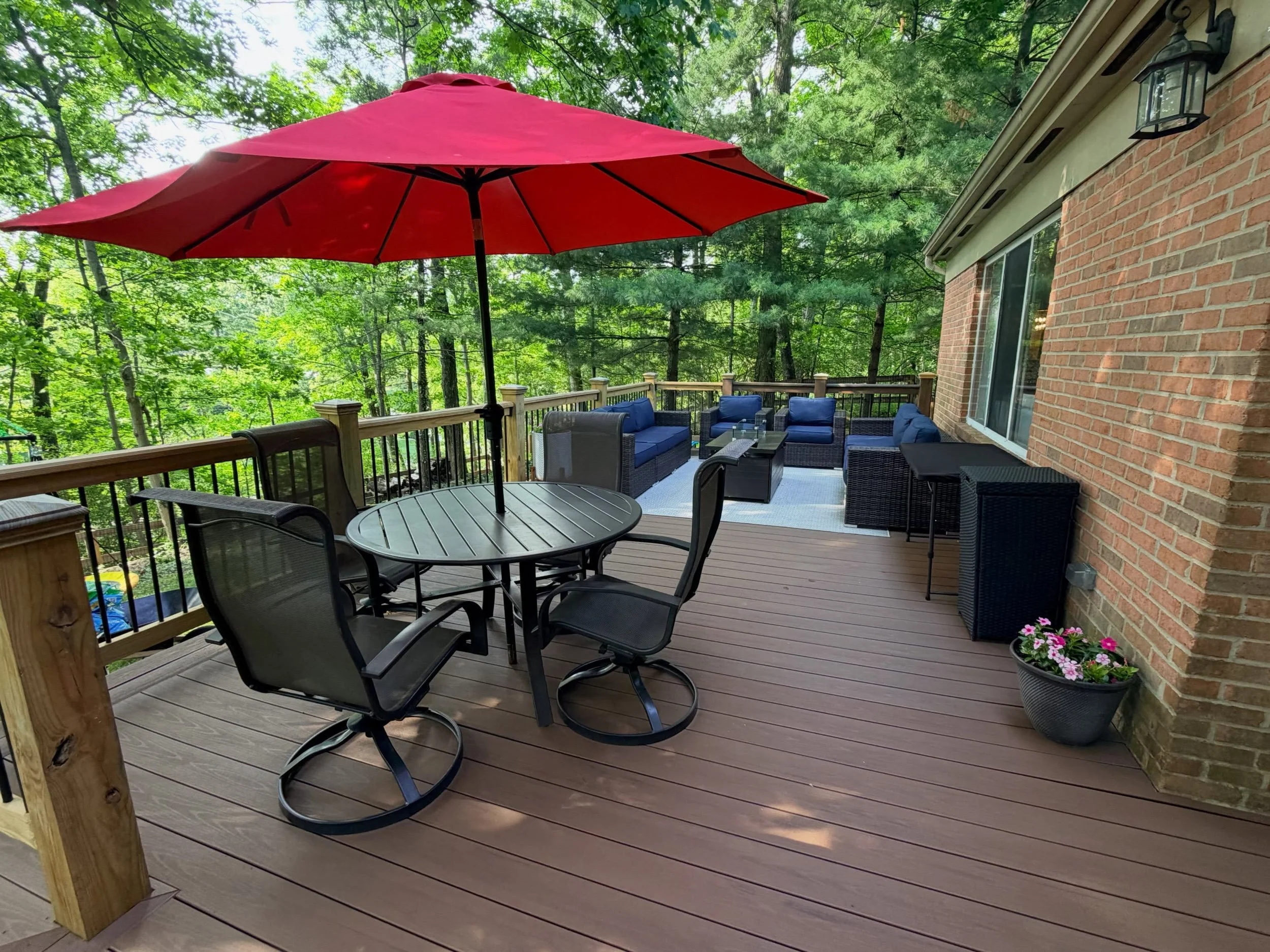 The perfect spot for summer soir&eacute;es, sunset dinners, and evenings spent outdoors! 🕶️🥂✨⛱️

This patio was designed for a repeat client (and friend!! 🥰) with both comfort and function in mind &hellip; creating a welcoming space to relax, ente