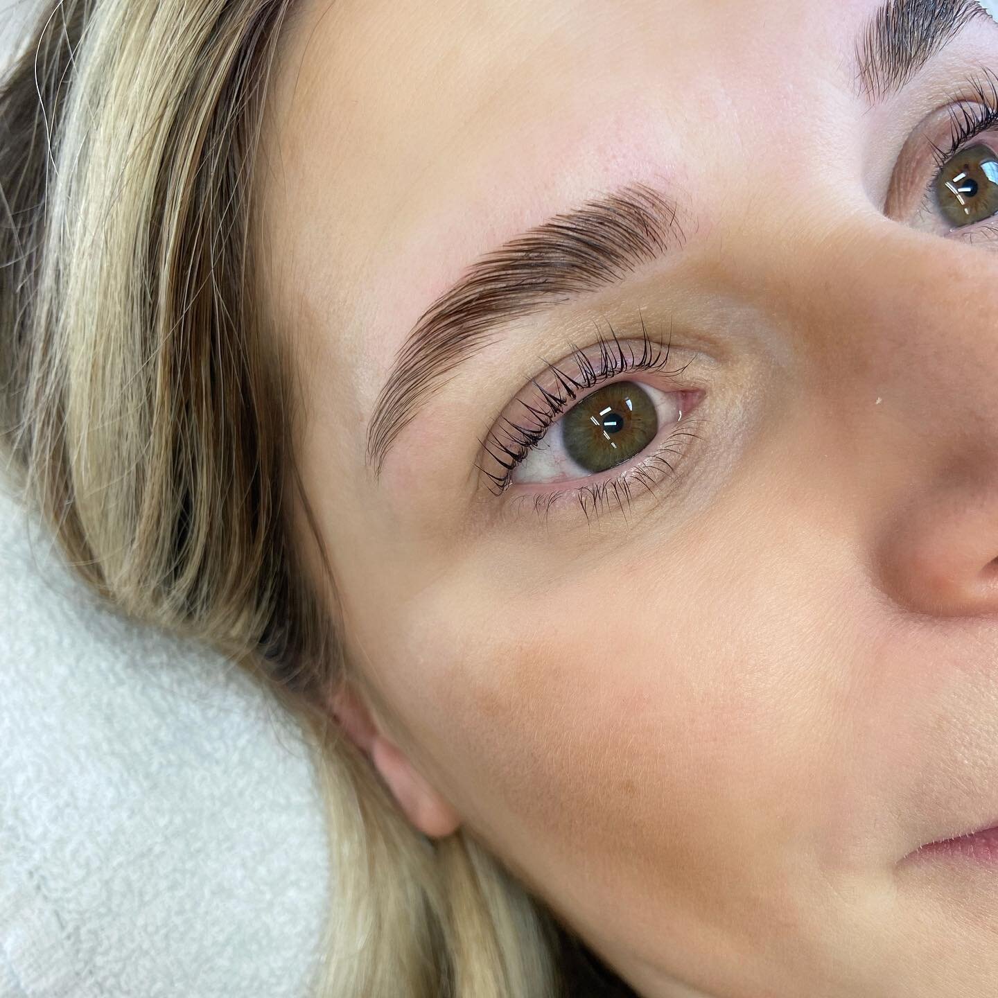 Long weekend ready with our lash and brow package🐰 🌸 

Includes: brow lamination, wax + tint and a lash lift + tint. 

For more information or to book an appointment please visit our website. 

www.blinkbysydney.ca