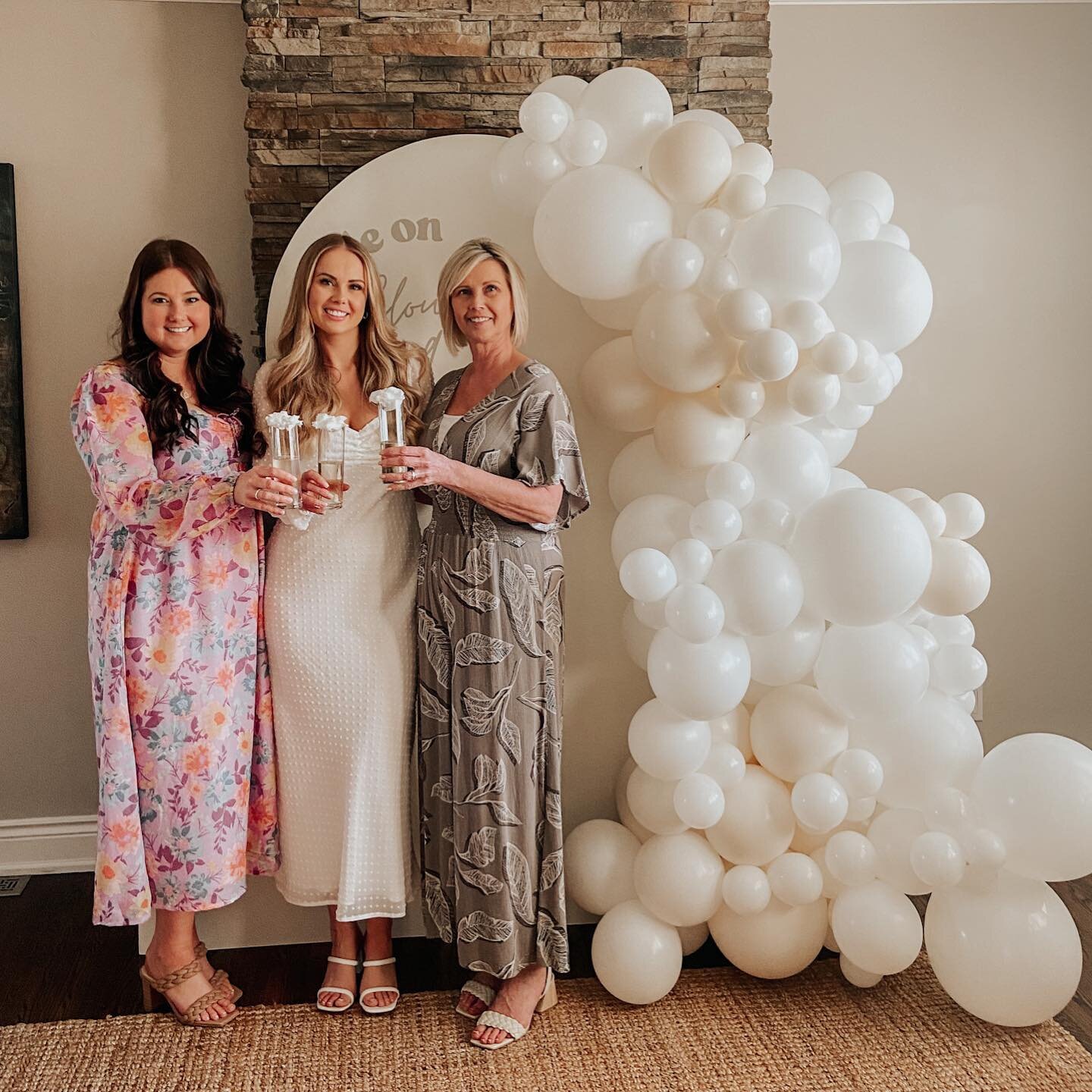 Bridal shower of my dreams 🤍

As many of you know this past weekend my mom and sister hosted an amazing bridal shower for me!

Since I know some of you will be asking to see photos here are a few from such a wonderful evening !👌🏼🩷🙈